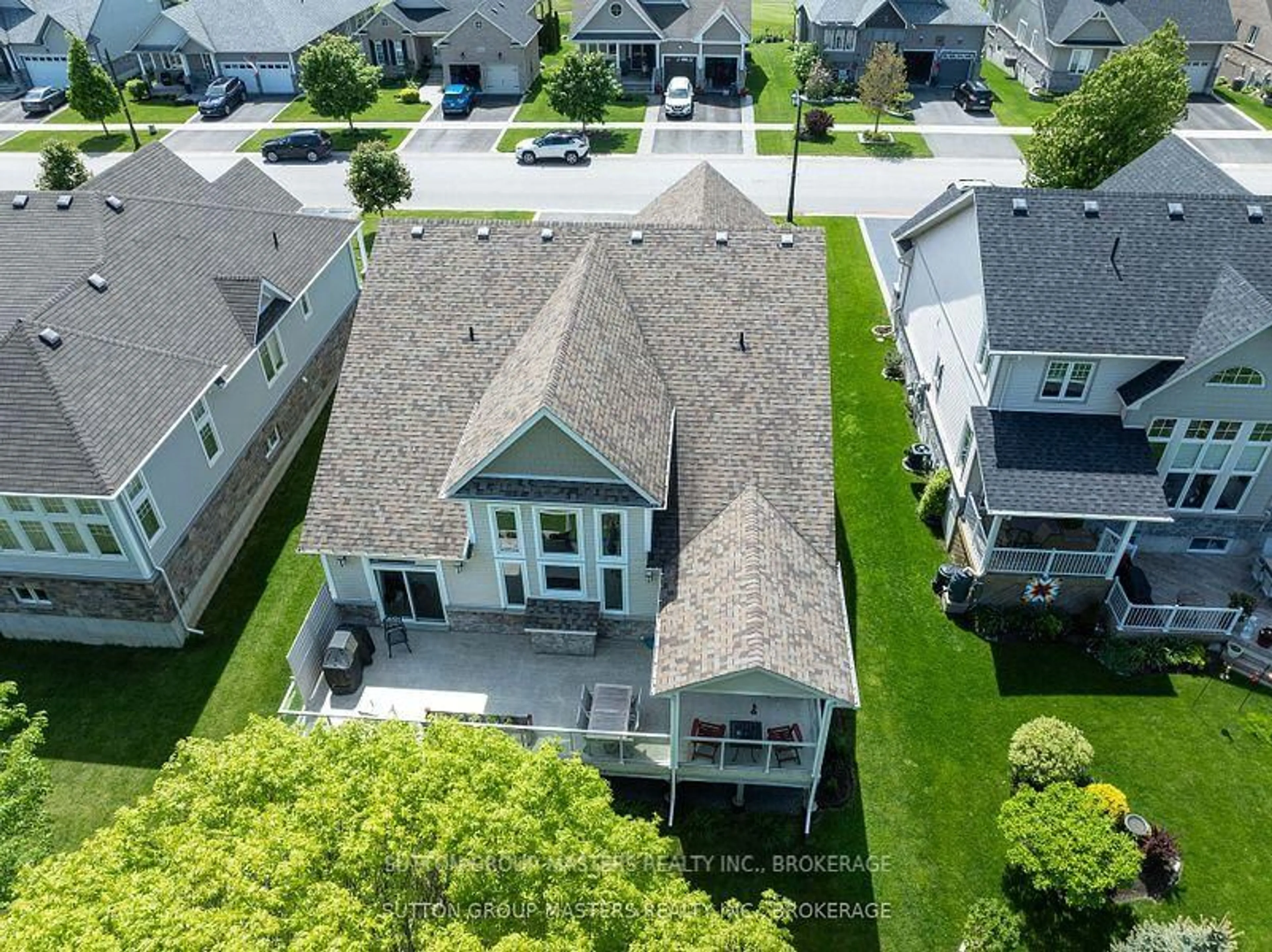 A pic from outside/outdoor area/front of a property/back of a property/a pic from drone, unknown for 125 Country Club Dr, Bath Ontario K0H 1G0