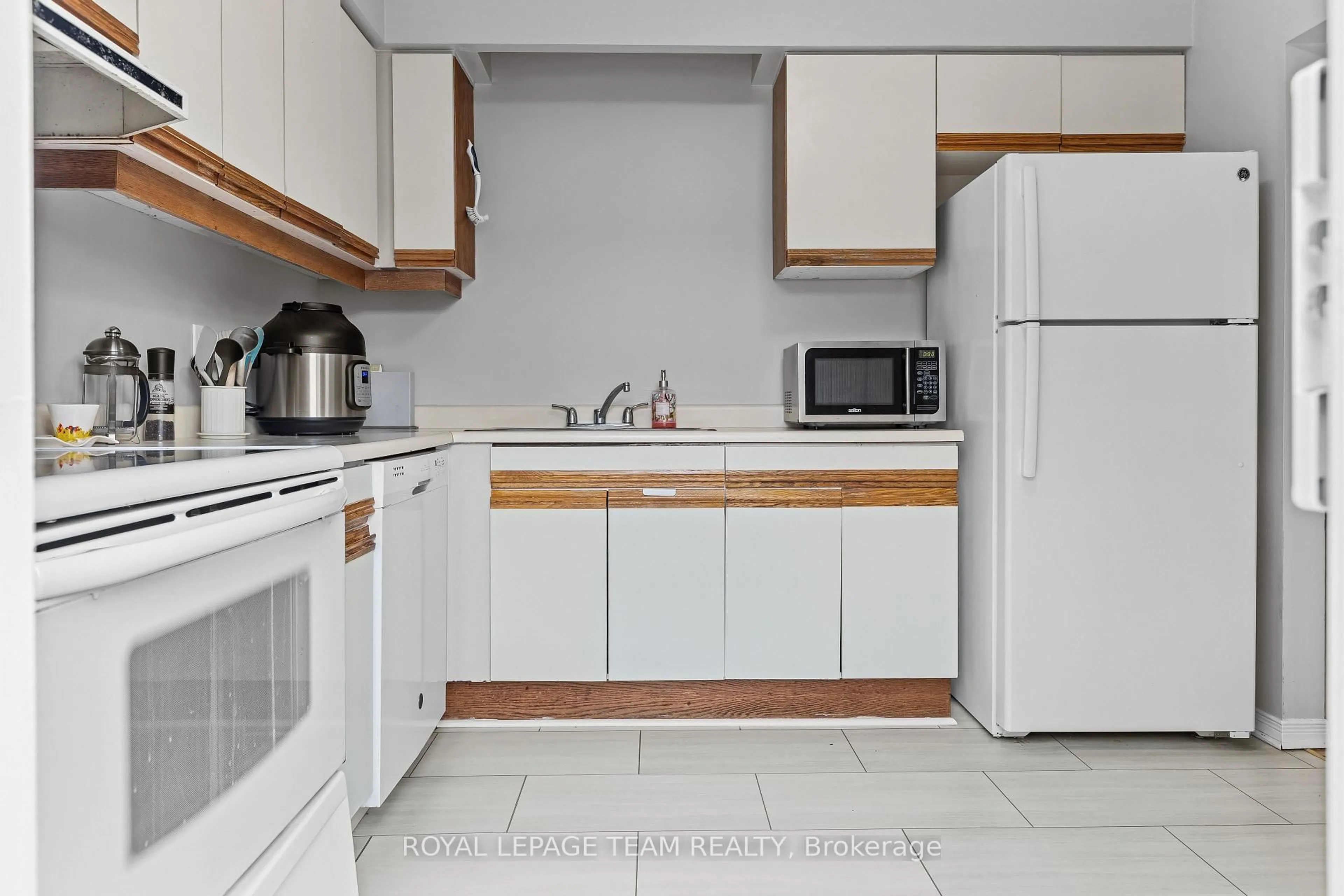 Standard kitchen, unknown for 1120 Chimney Hill Way, Ottawa Ontario K1J 8Z6