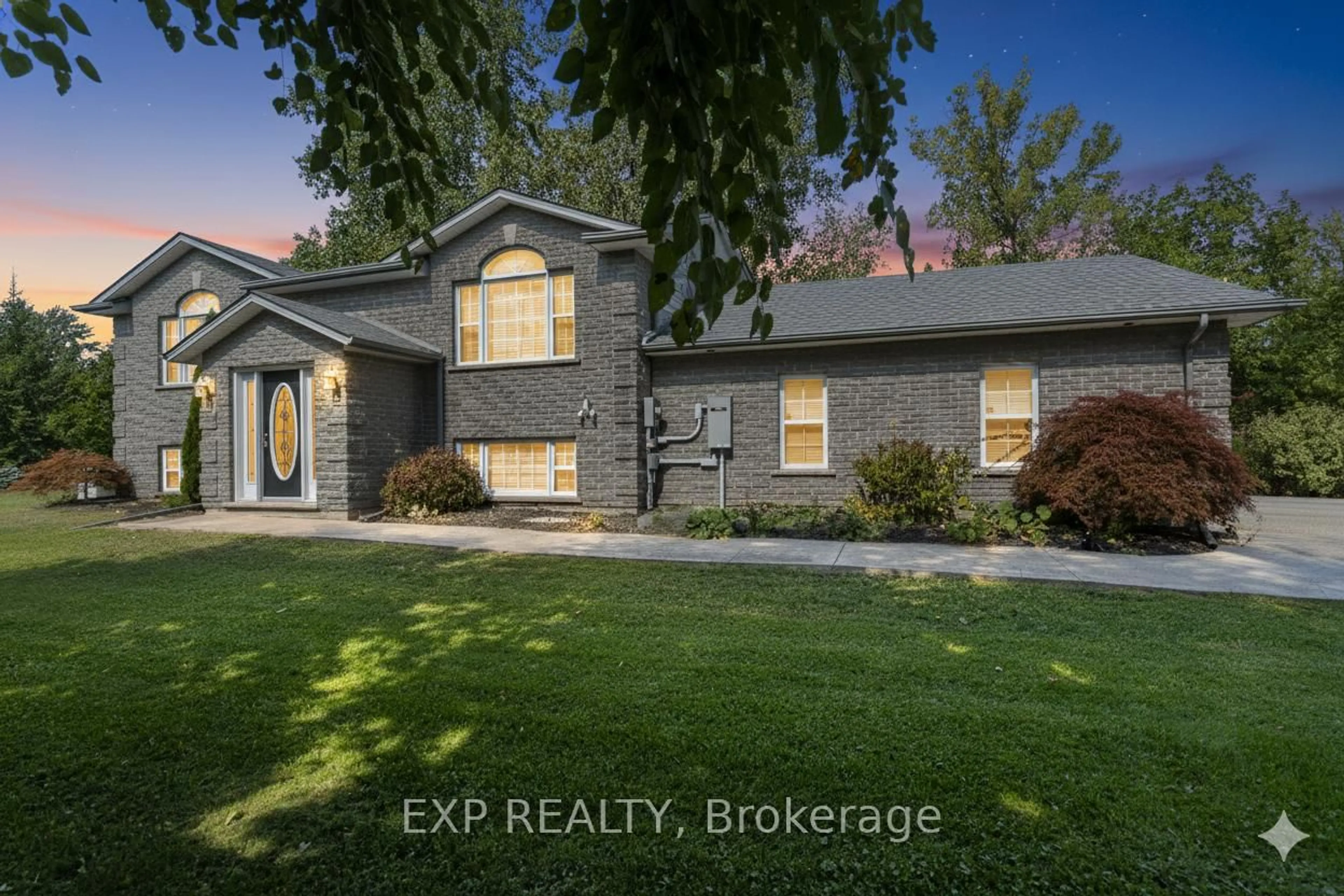 A pic from outside/outdoor area/front of a property/back of a property/a pic from drone, street for 93 PARK St, Fort Erie Ontario L0S 1N0