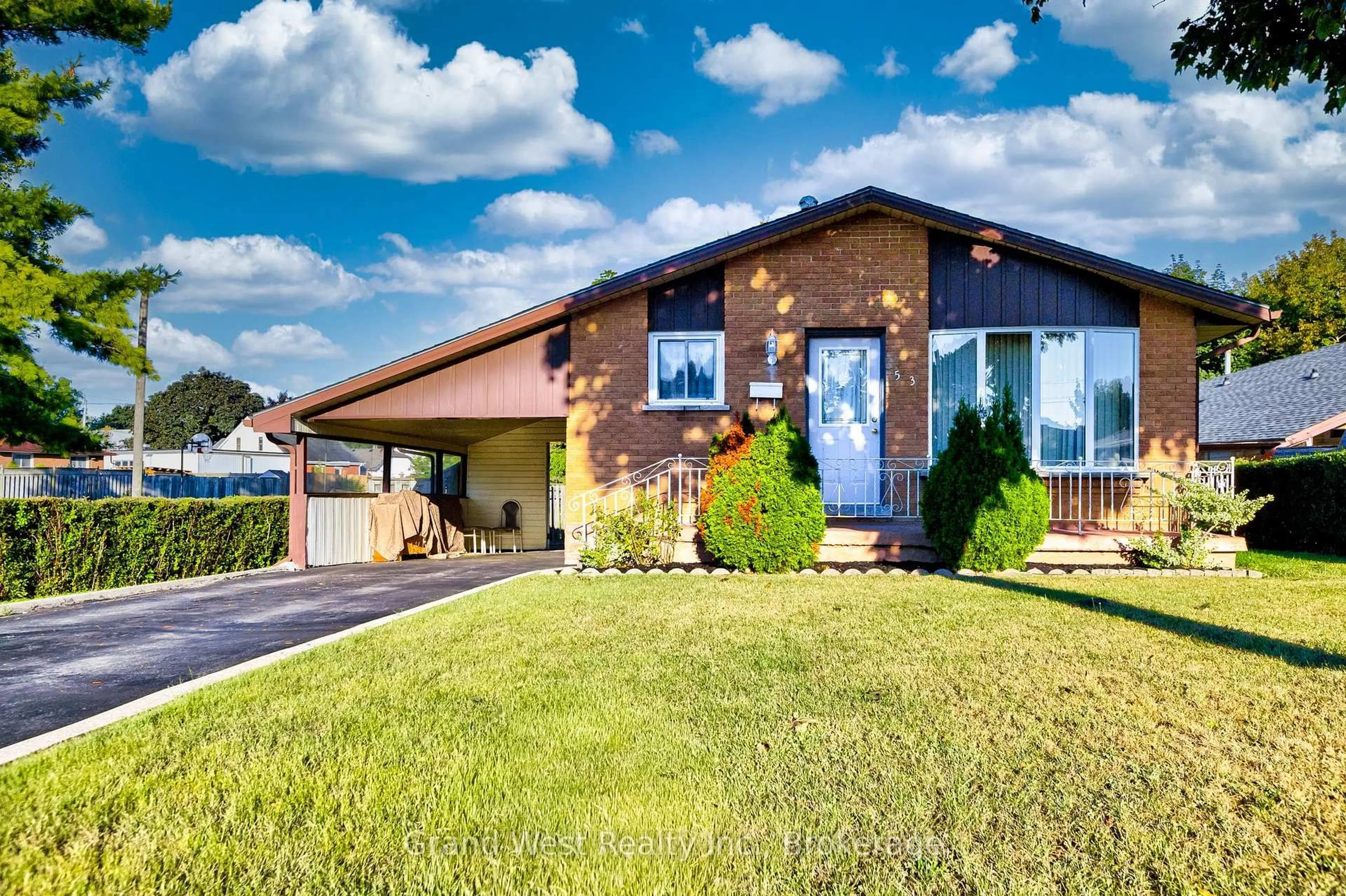 Home with vinyl exterior material, unknown for 53 MOSCRIP Rd, Cambridge Ontario N1R 5Y8