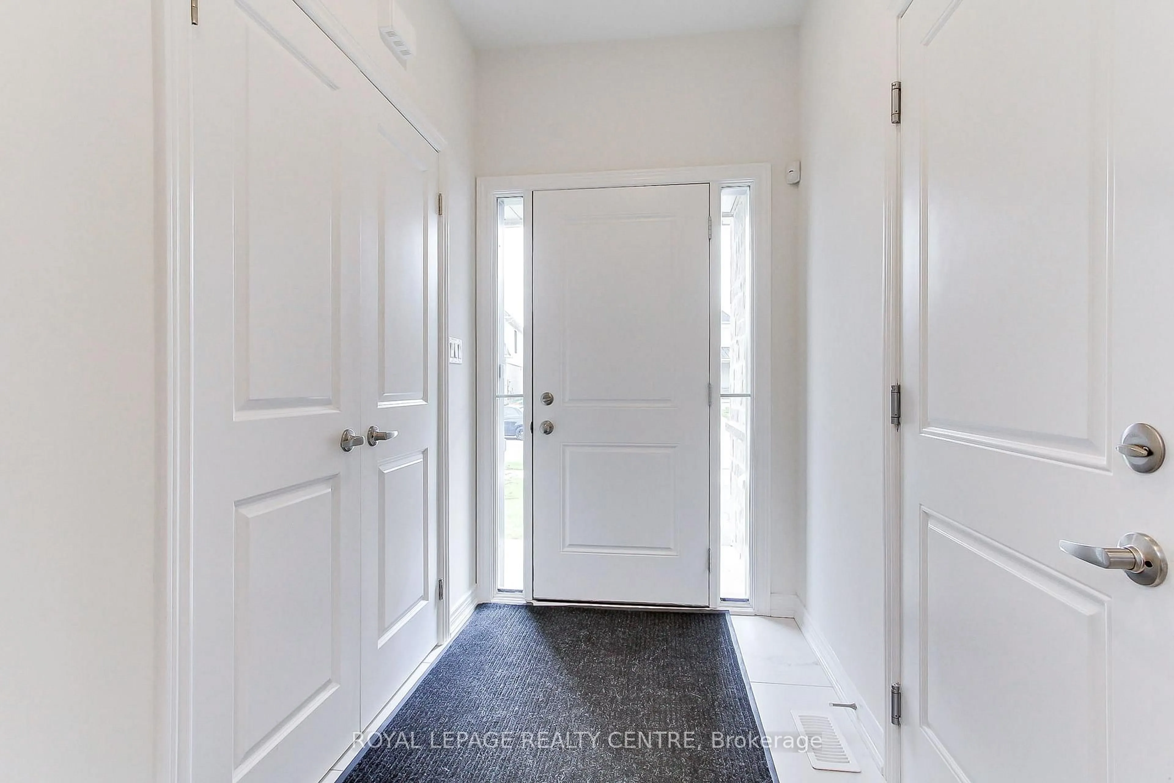 Indoor entryway for 64 Genoa Dr, Hamilton Ontario L9B 0J8