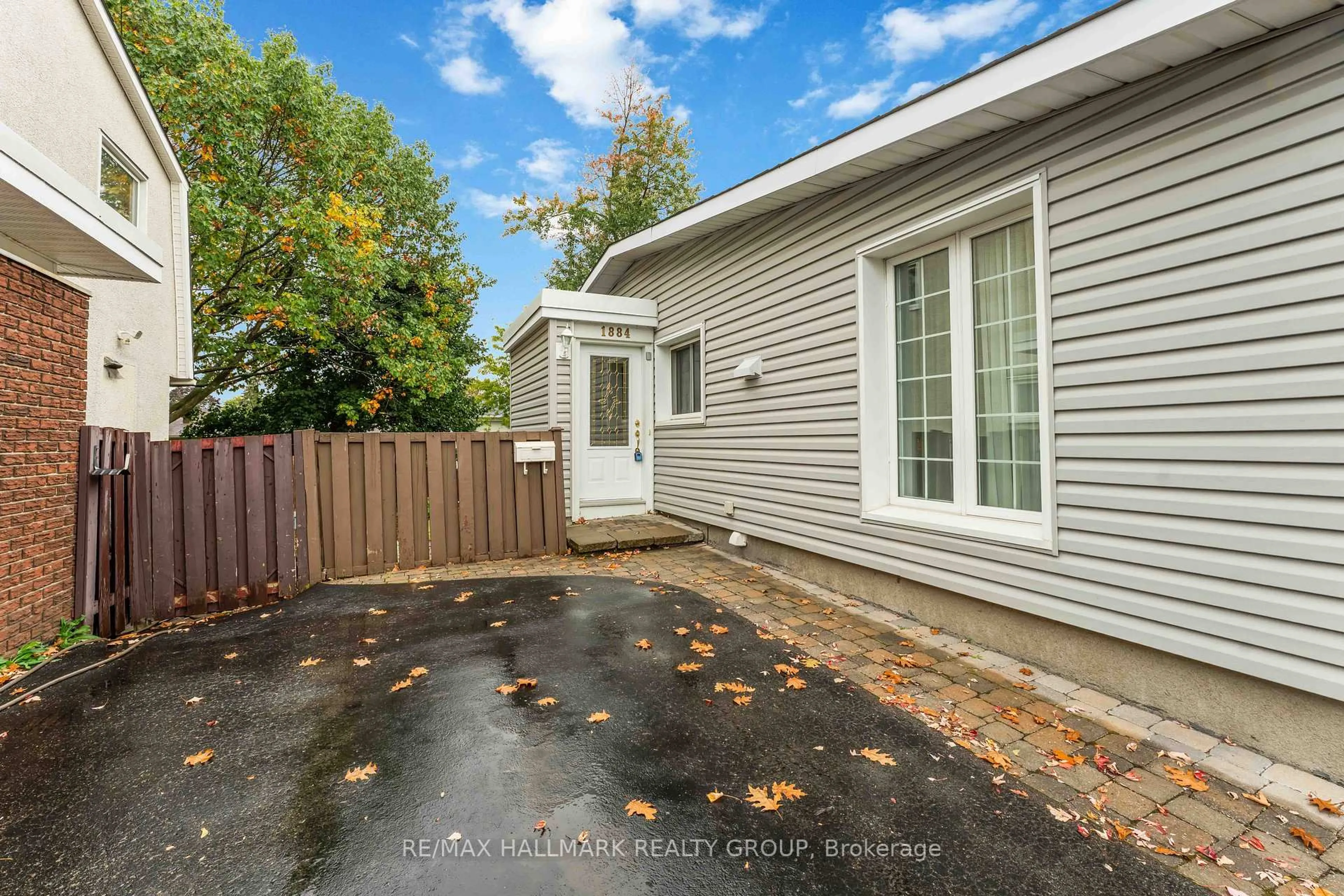 Unknown for 1884 Elmridge Dr, Ottawa Ontario K1J 6R7