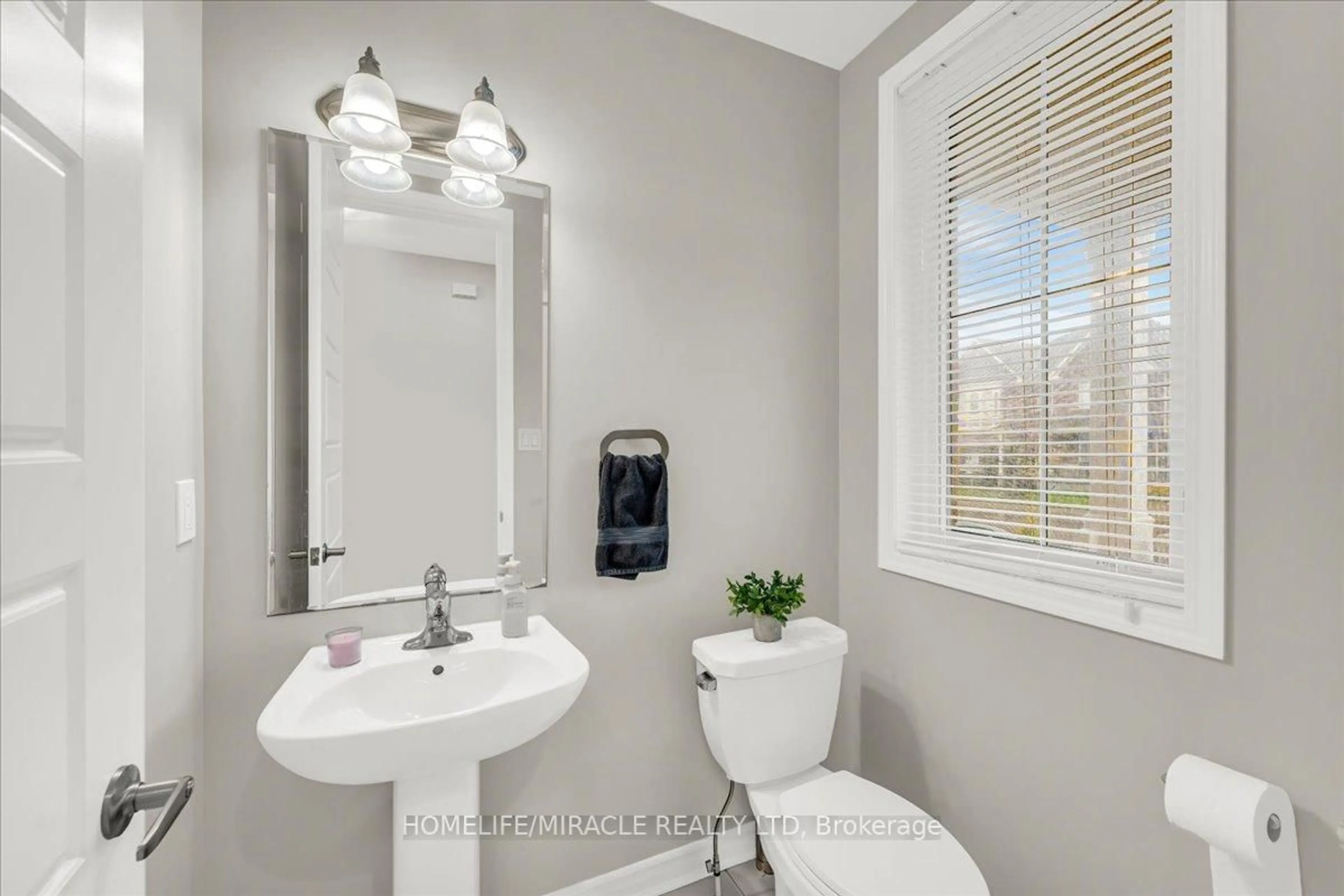 Contemporary bathroom, ceramic/tile floor for 75 Compass Tr, Cambridge Ontario N3E 0B5