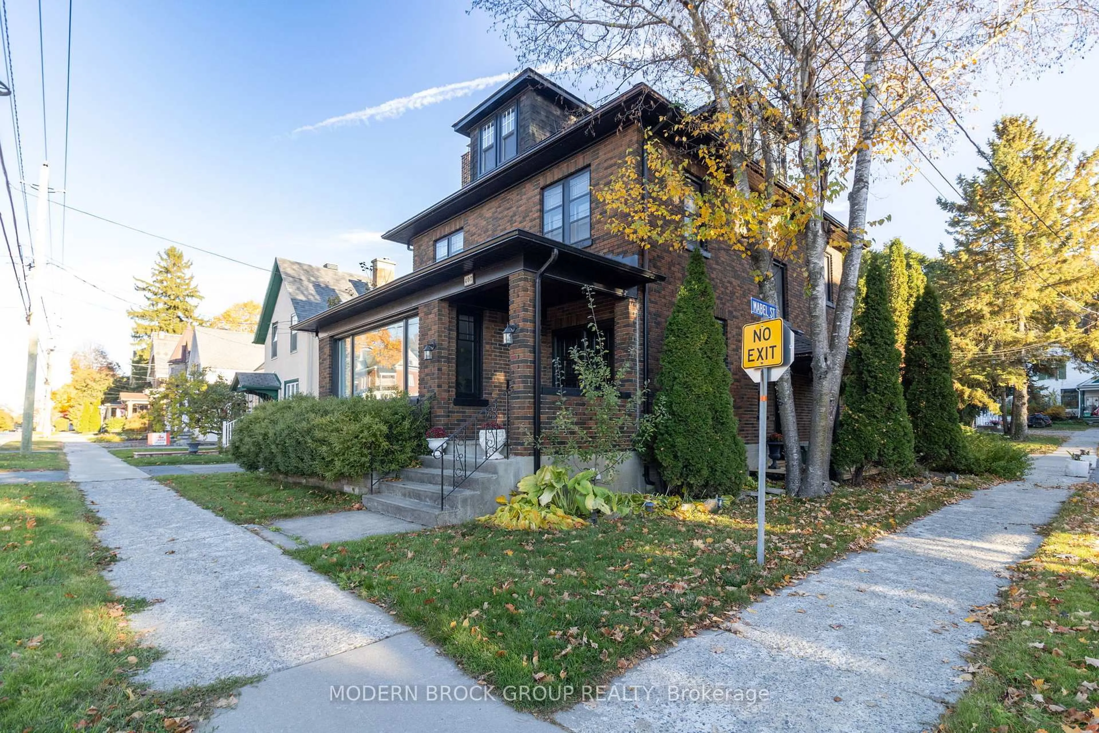 Home with brick exterior material, street for 407 King St, Brockville Ontario K6V 3S8