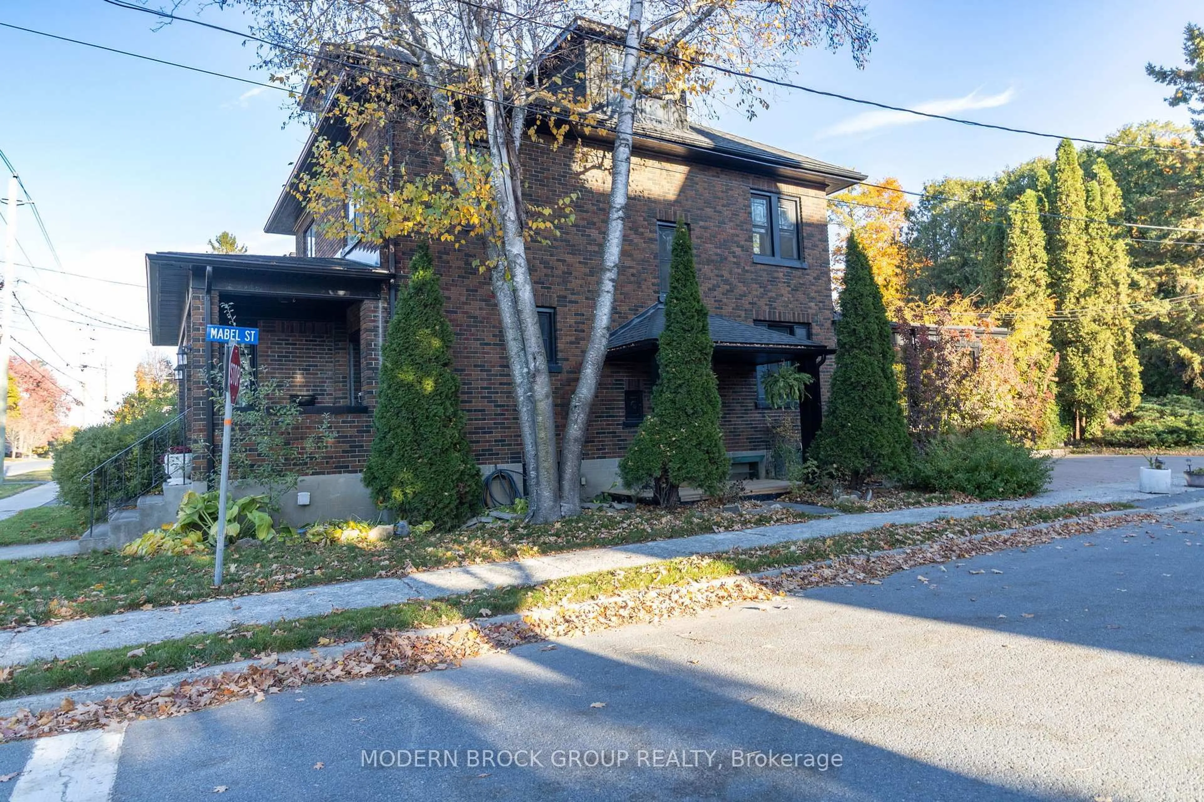 Home with brick exterior material, street for 407 King St, Brockville Ontario K6V 3S8