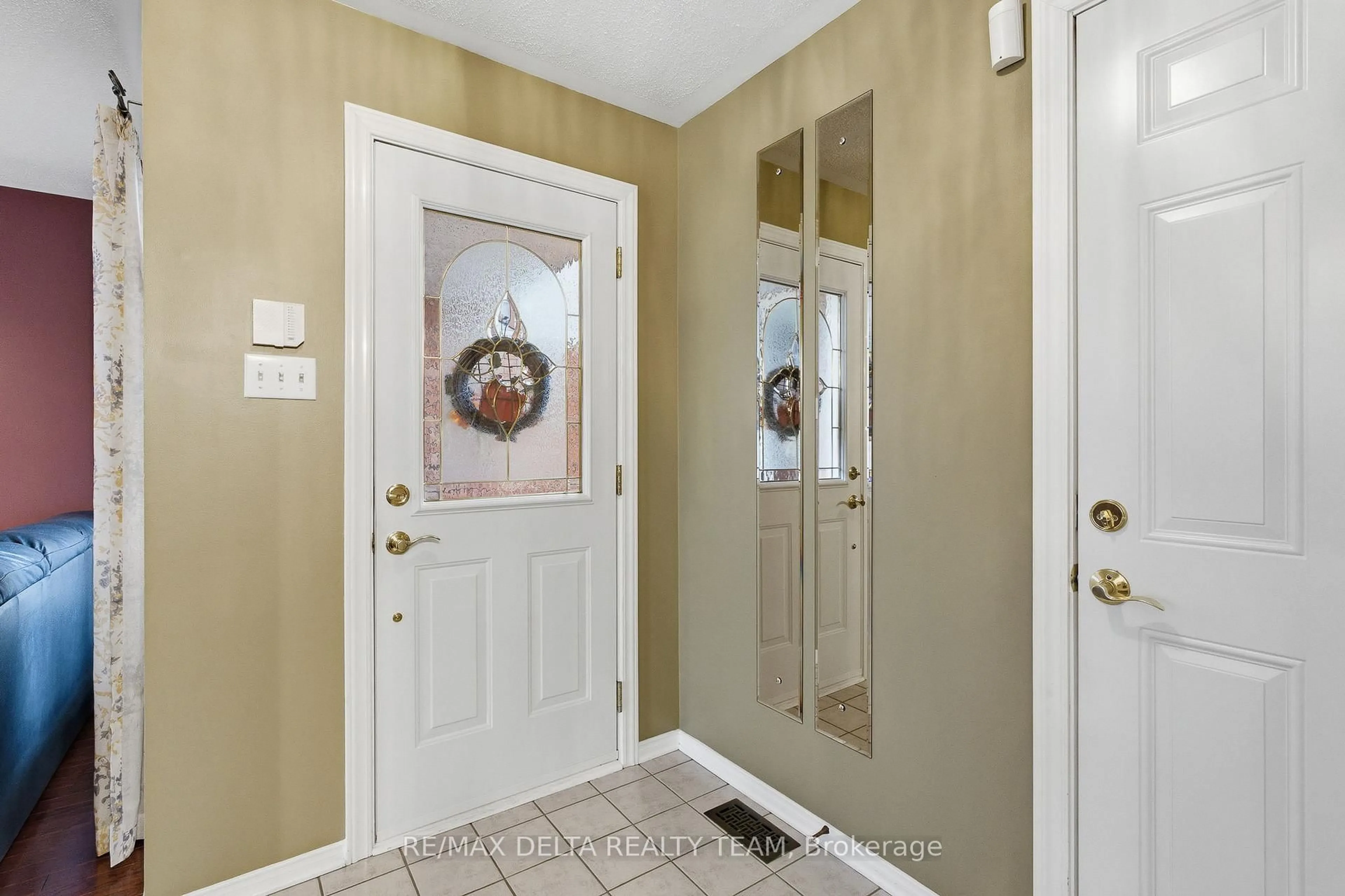 Indoor entryway for 775 NESTING Way, Orleans Ontario K4A 3X6