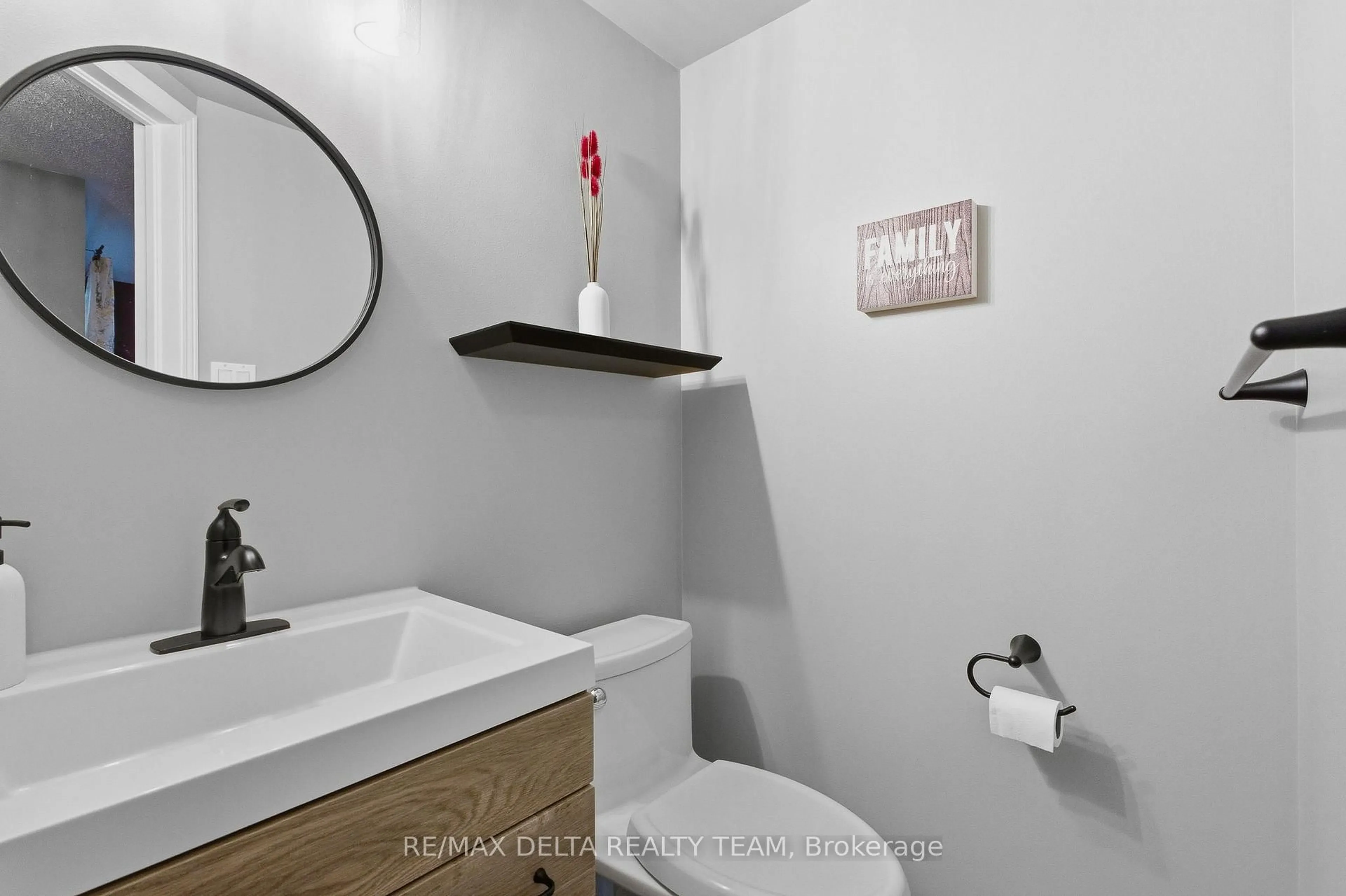 Standard bathroom, unknown for 775 NESTING Way, Orleans Ontario K4A 3X6