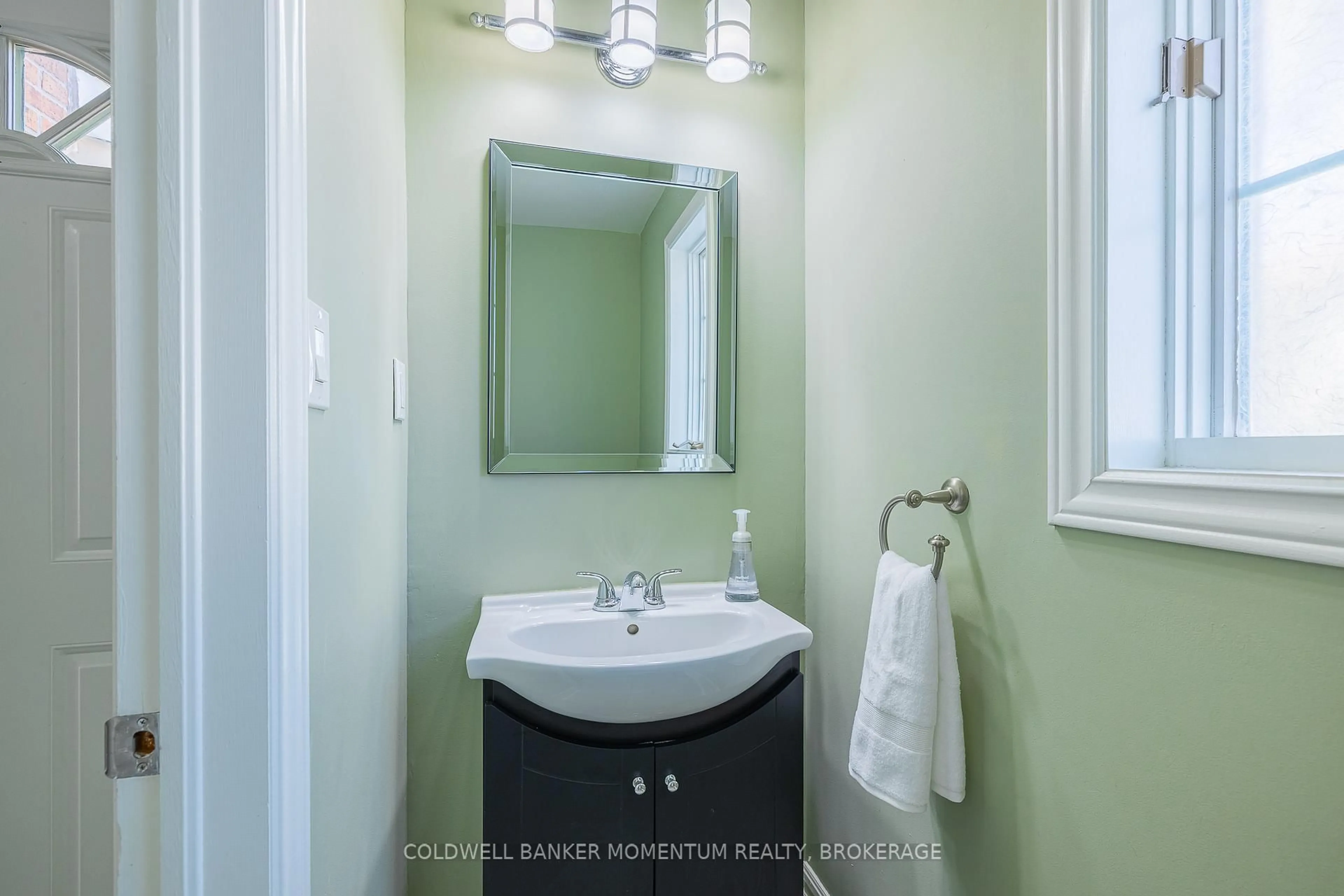Standard bathroom, ceramic/tile floor for 275 PELHAM Rd #17, St. Catharines Ontario L2S 3B9