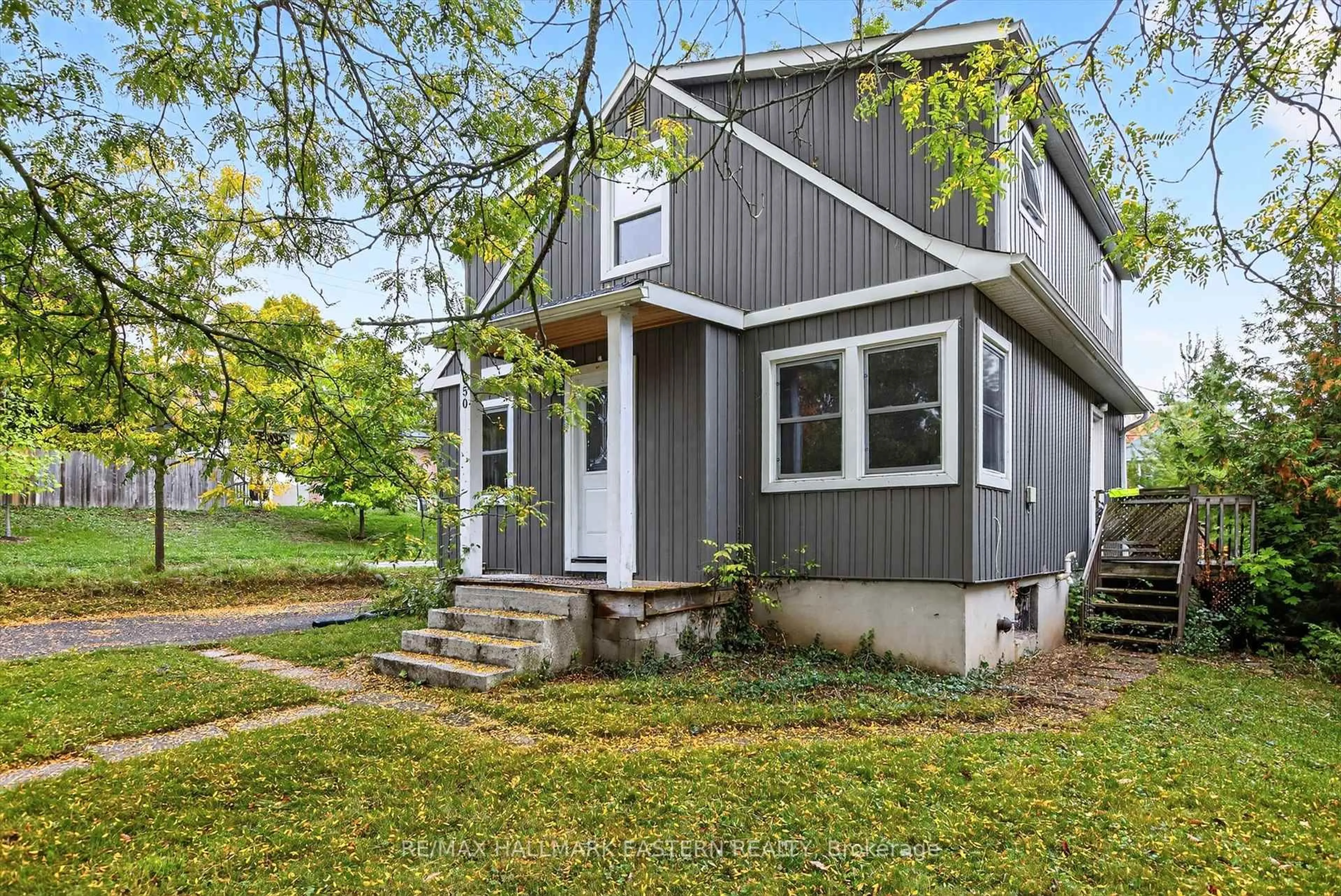 Home with vinyl exterior material, street for 650 Bolivar St, Peterborough Ontario K9J 4S2