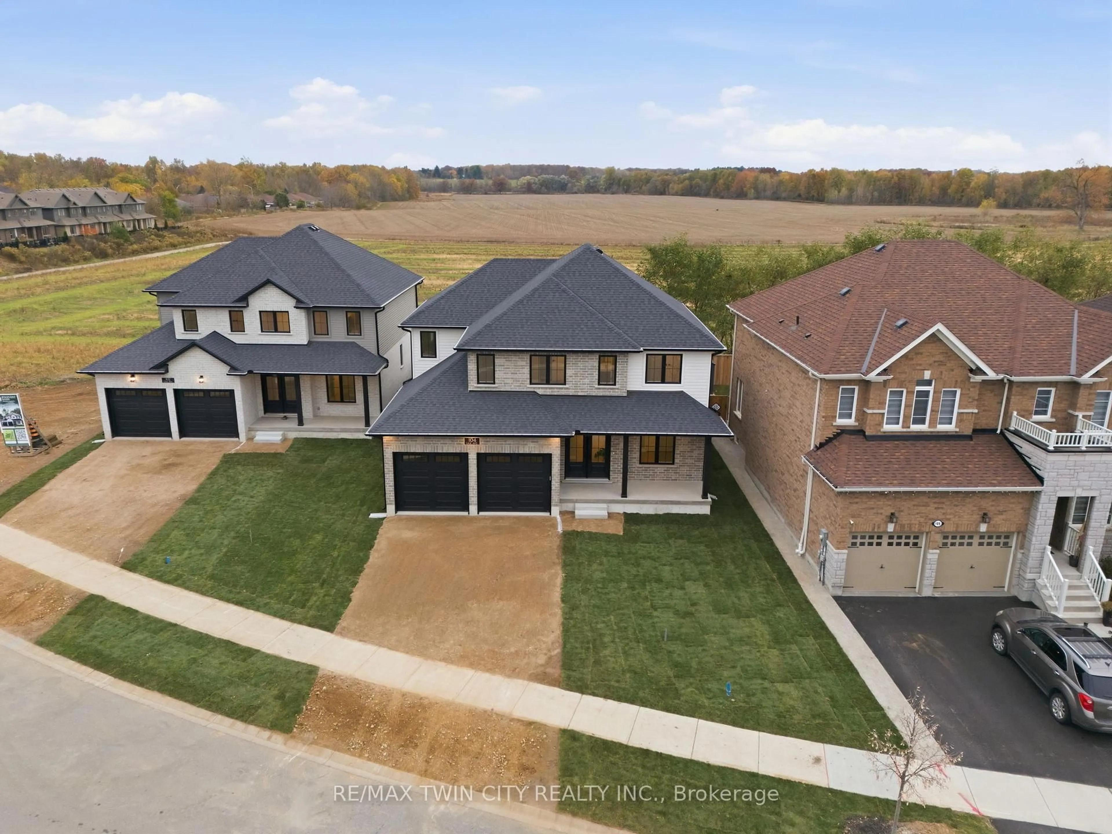 A pic from outside/outdoor area/front of a property/back of a property/a pic from drone, street for 104 Oak Ave, Brant Ontario N3L 0J6