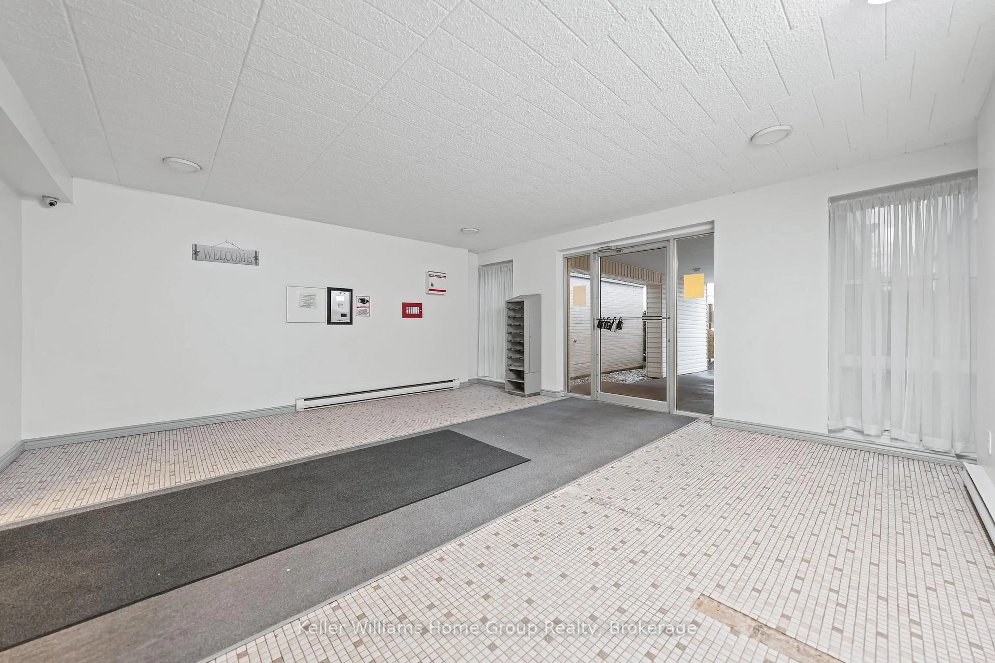 Indoor foyer for 91 Conroy Cres #408, Guelph Ontario N1G 2V5