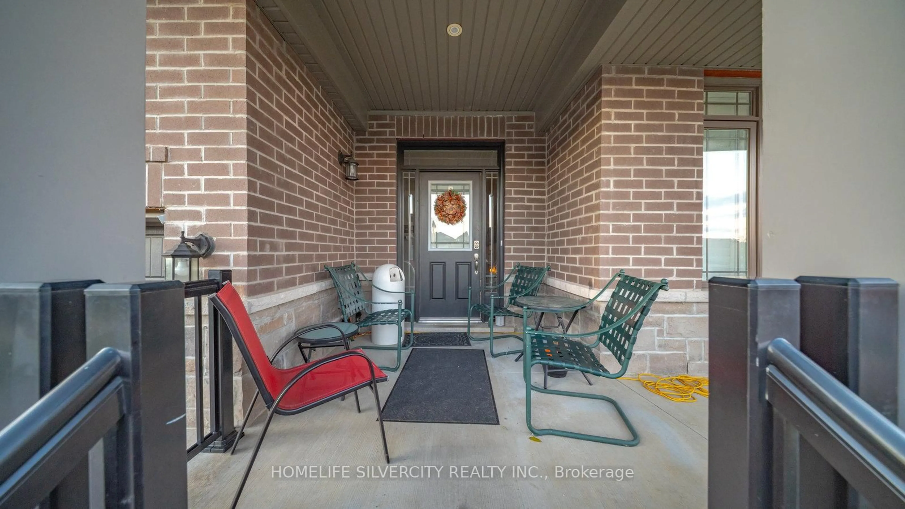 Indoor entryway for 38 Mcgovern Lane, Brant Ontario N3L 0K3