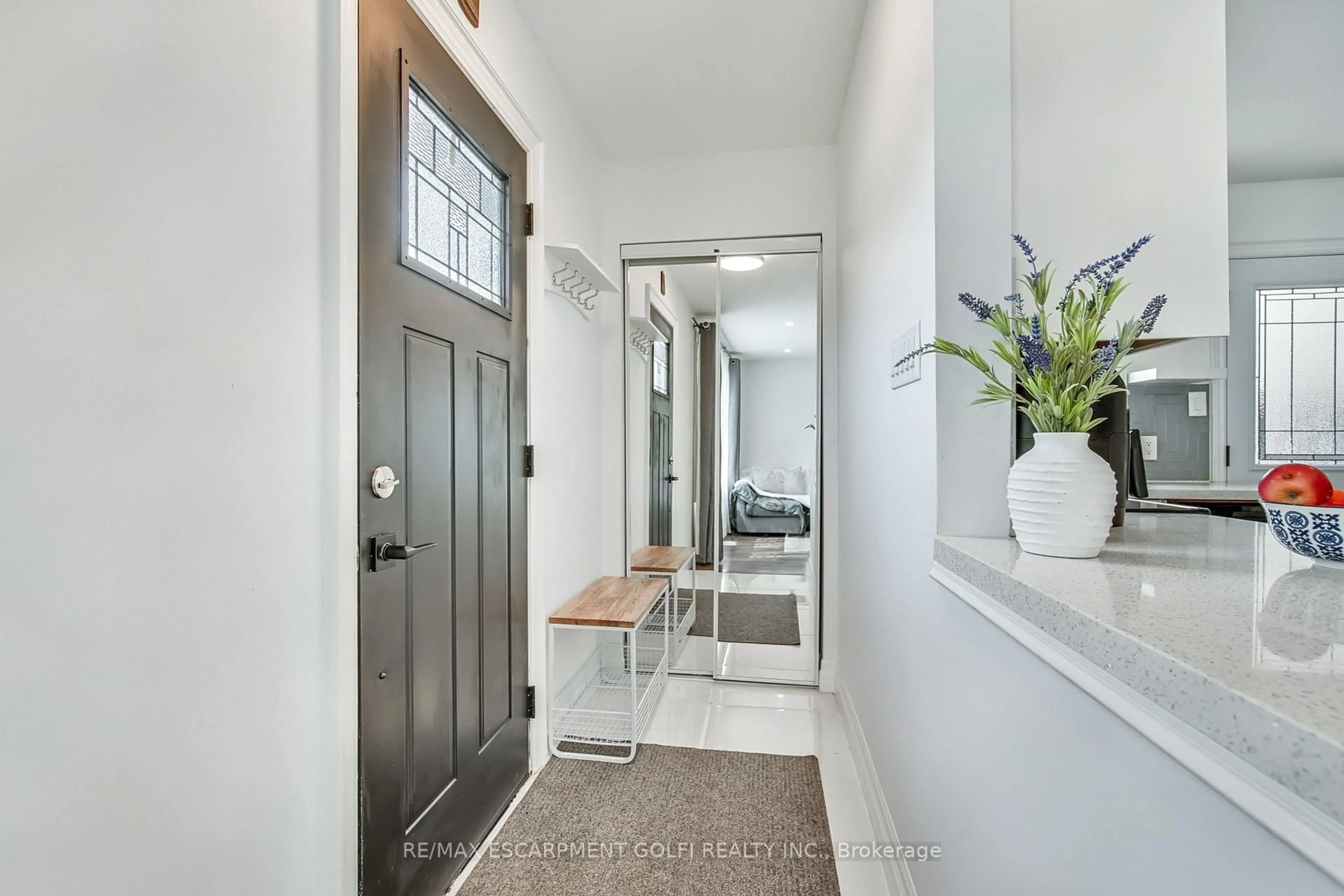 Indoor entryway for 50 Lambert St, Hamilton Ontario L8V 4N7