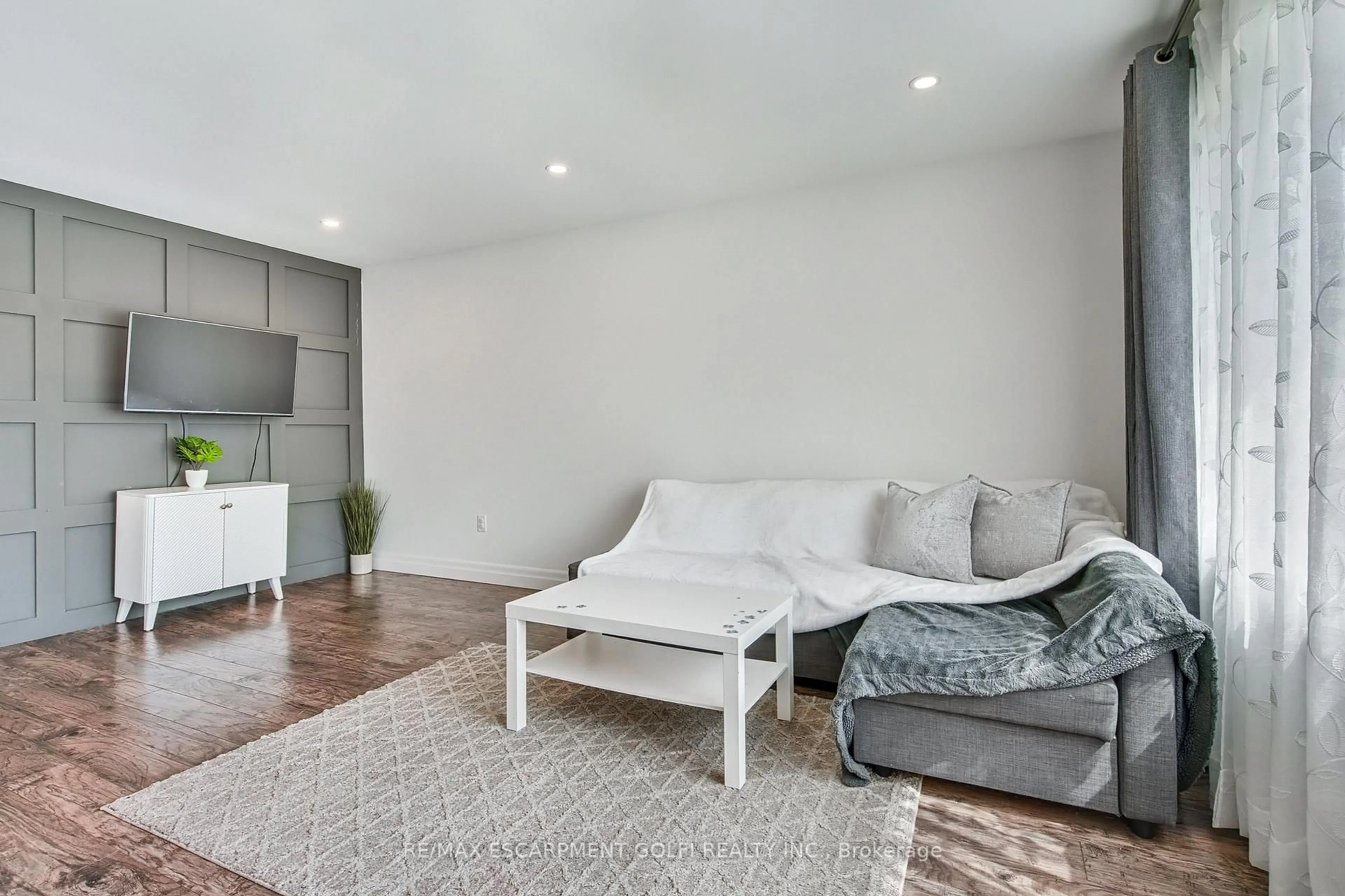 Living room with furniture, unknown for 50 Lambert St, Hamilton Ontario L8V 4N7