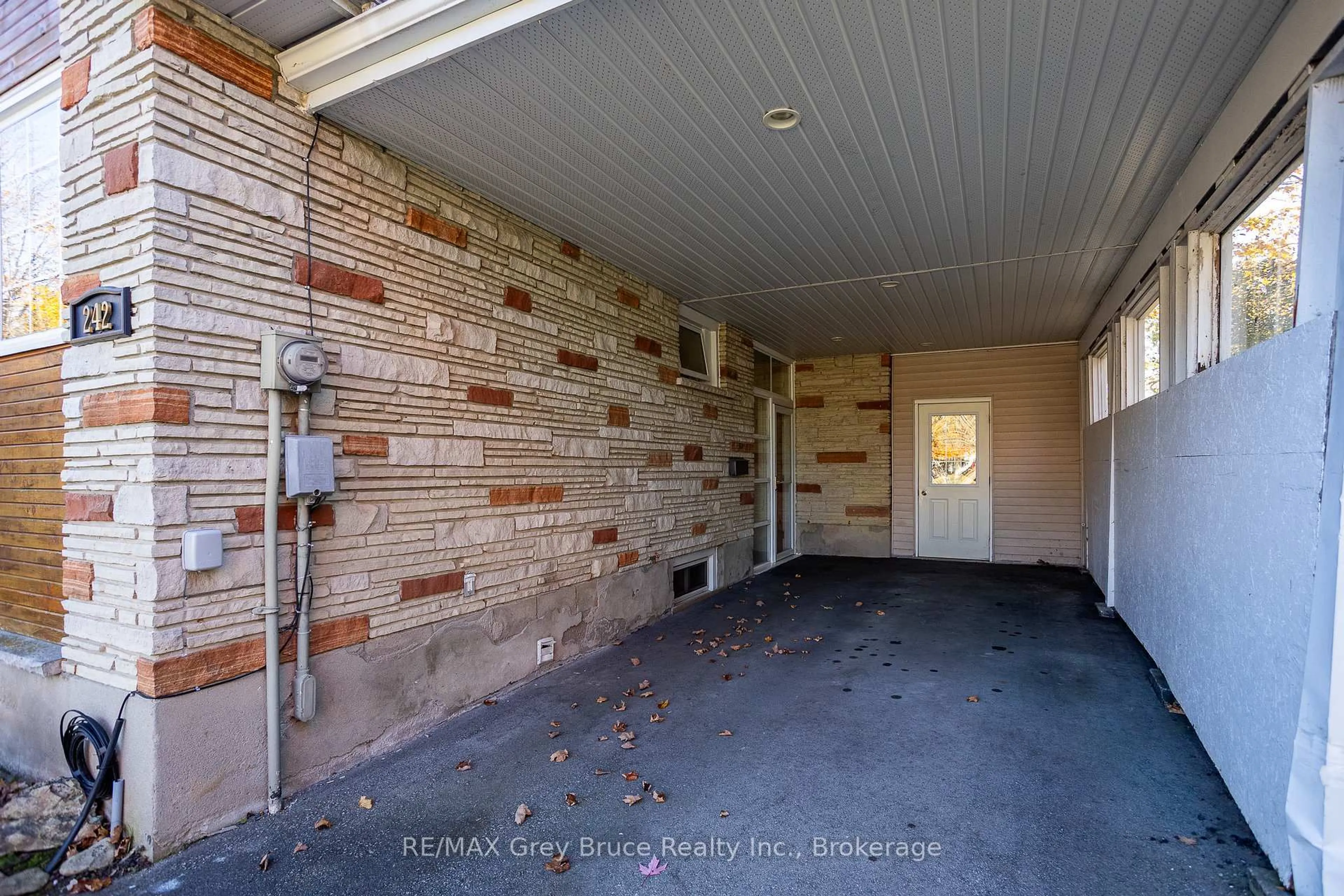 Unknown for 242 6th Ave, Owen Sound Ontario N4K 2T3