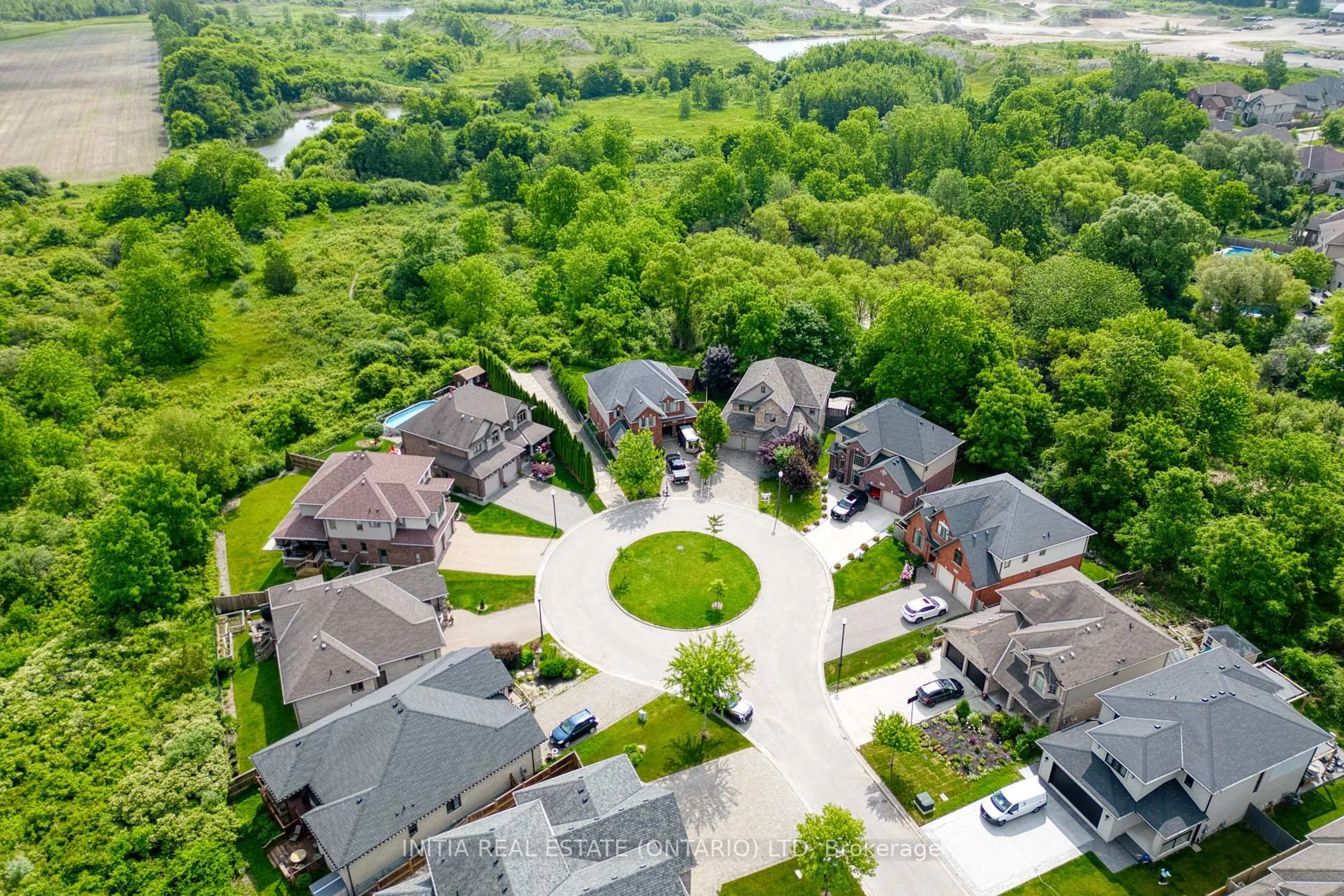 A pic from outside/outdoor area/front of a property/back of a property/a pic from drone, street for 1557 Privet Pl, London North Ontario N5X 0E7