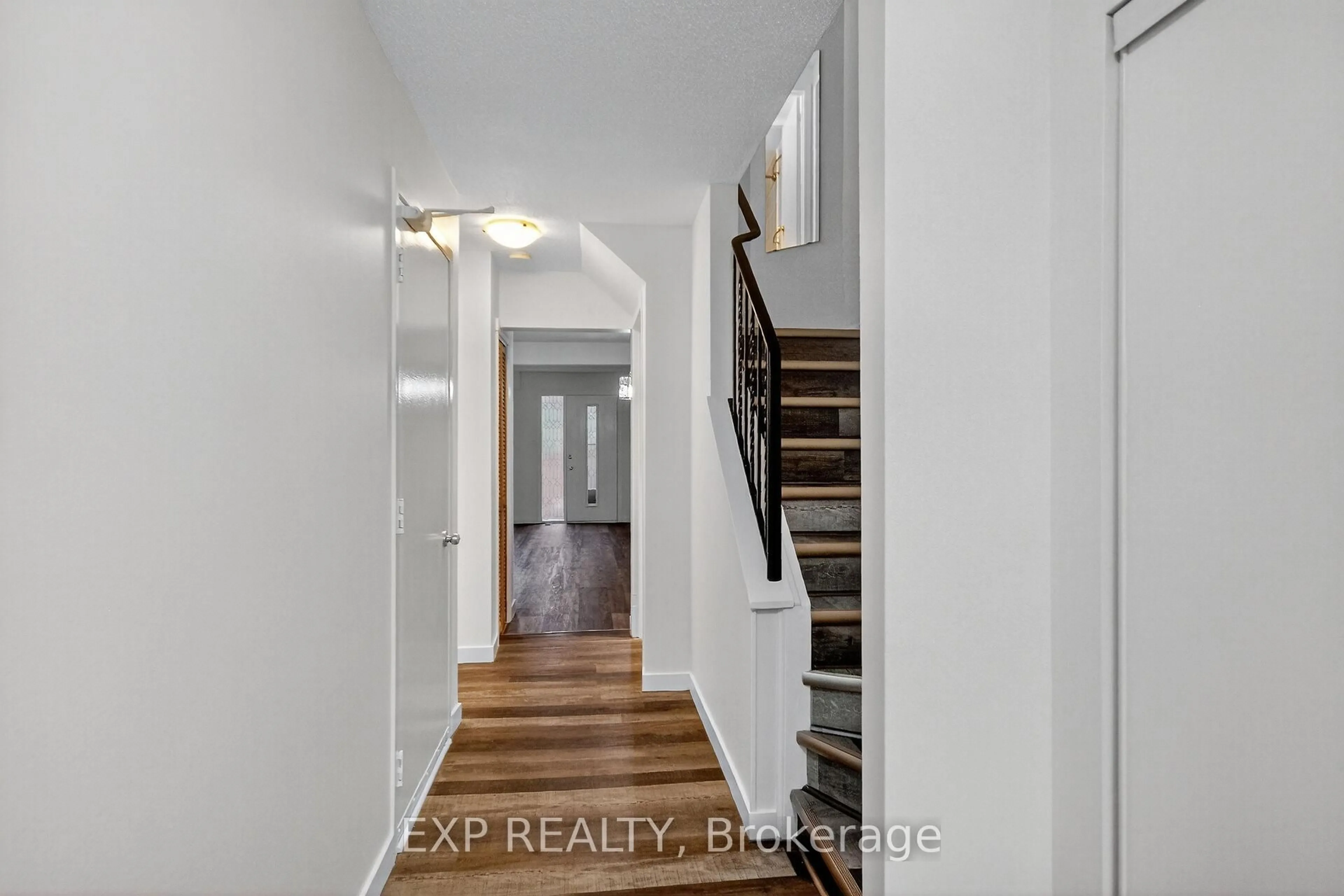 Indoor entryway for 109 Theresa Private, Ottawa Ontario K1V 0E7