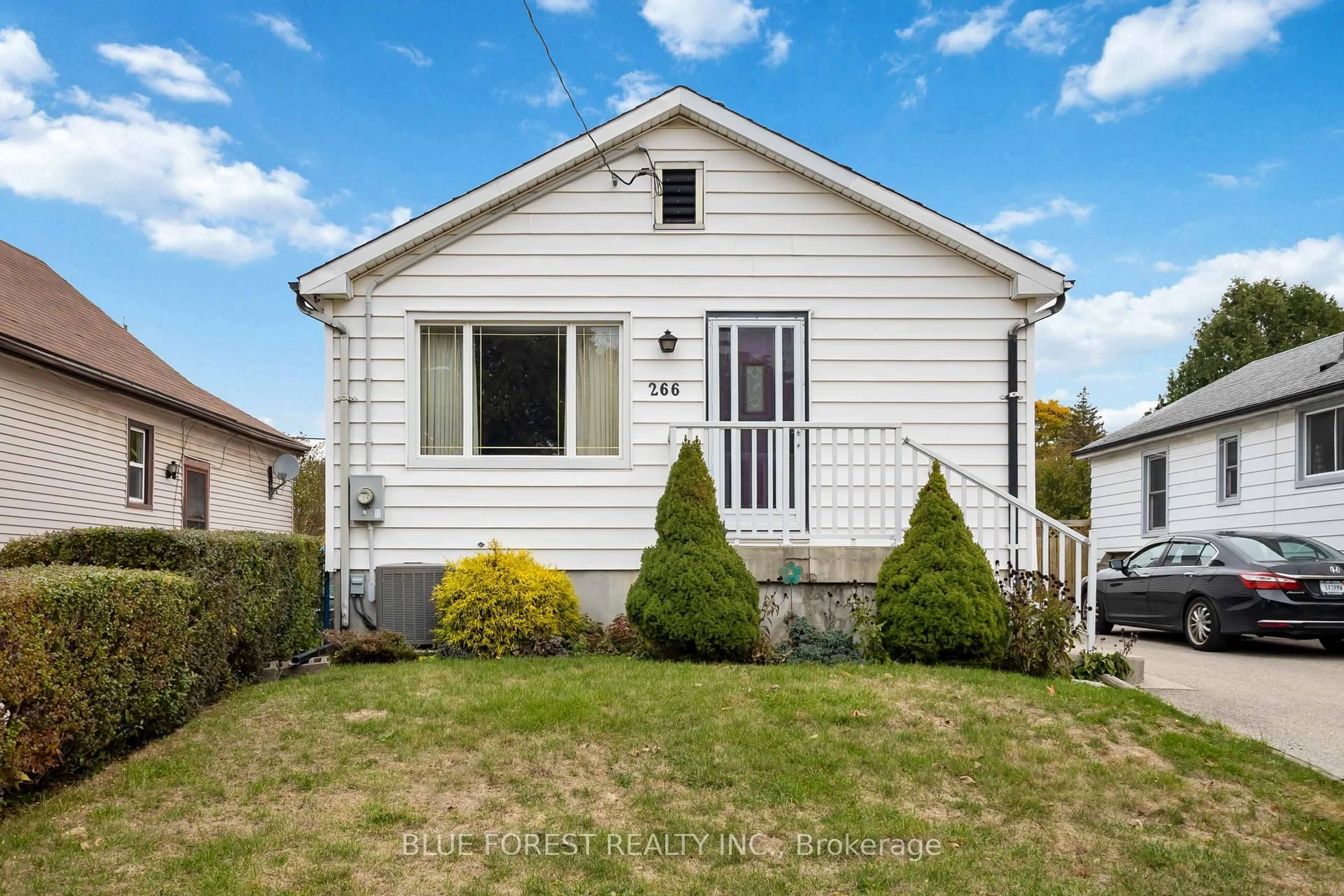 Home with vinyl exterior material, street for 266 Giles St, London East Ontario N5Z 2W3