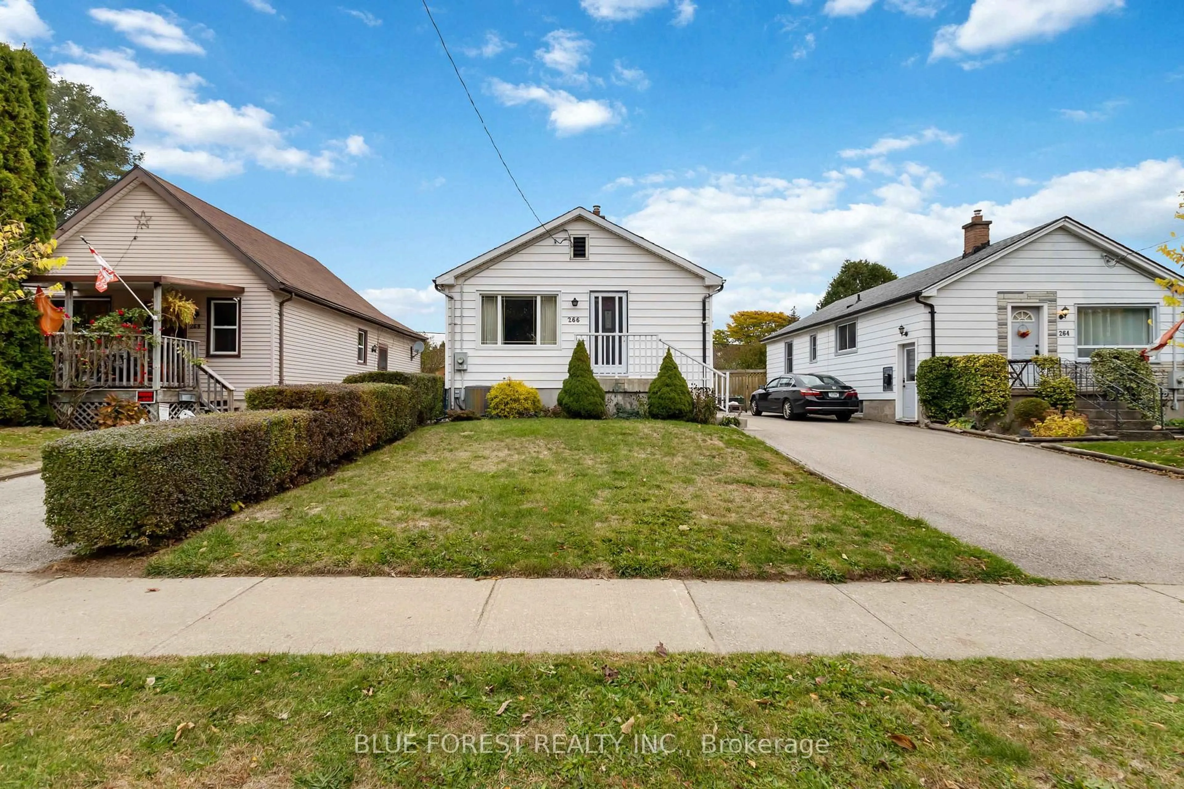 A pic from outside/outdoor area/front of a property/back of a property/a pic from drone, street for 266 Giles St, London East Ontario N5Z 2W3