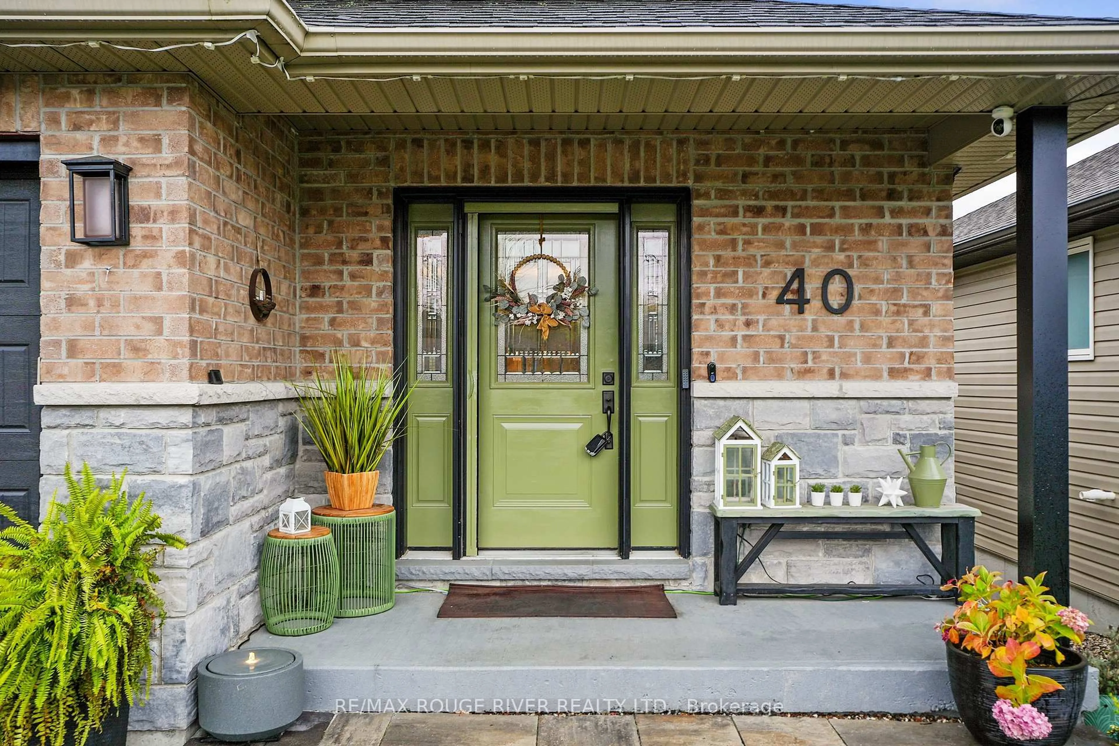 Indoor entryway for 40 Cortland Way, Brighton Ontario K0K 1H0