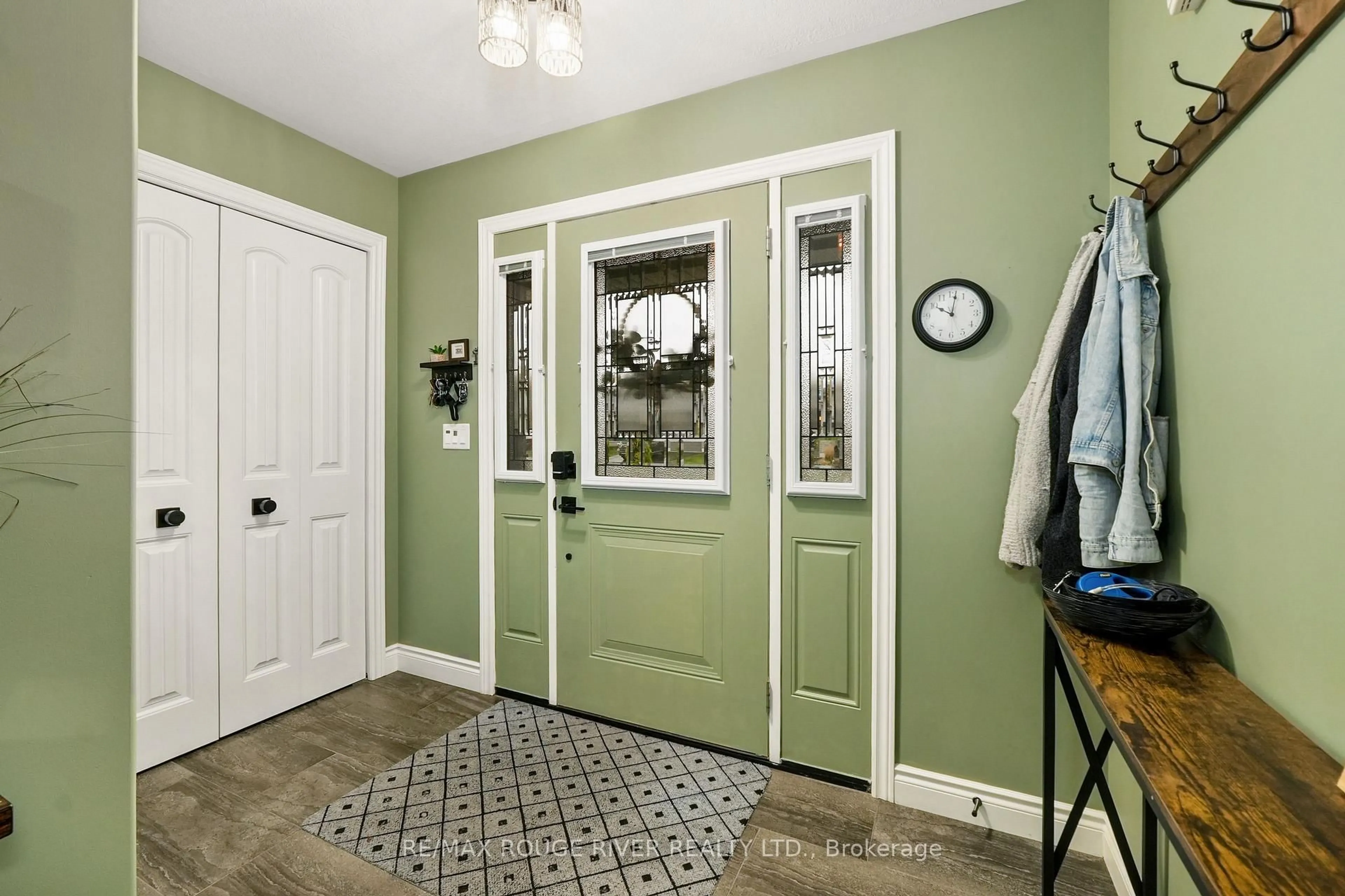 Indoor entryway for 40 Cortland Way, Brighton Ontario K0K 1H0