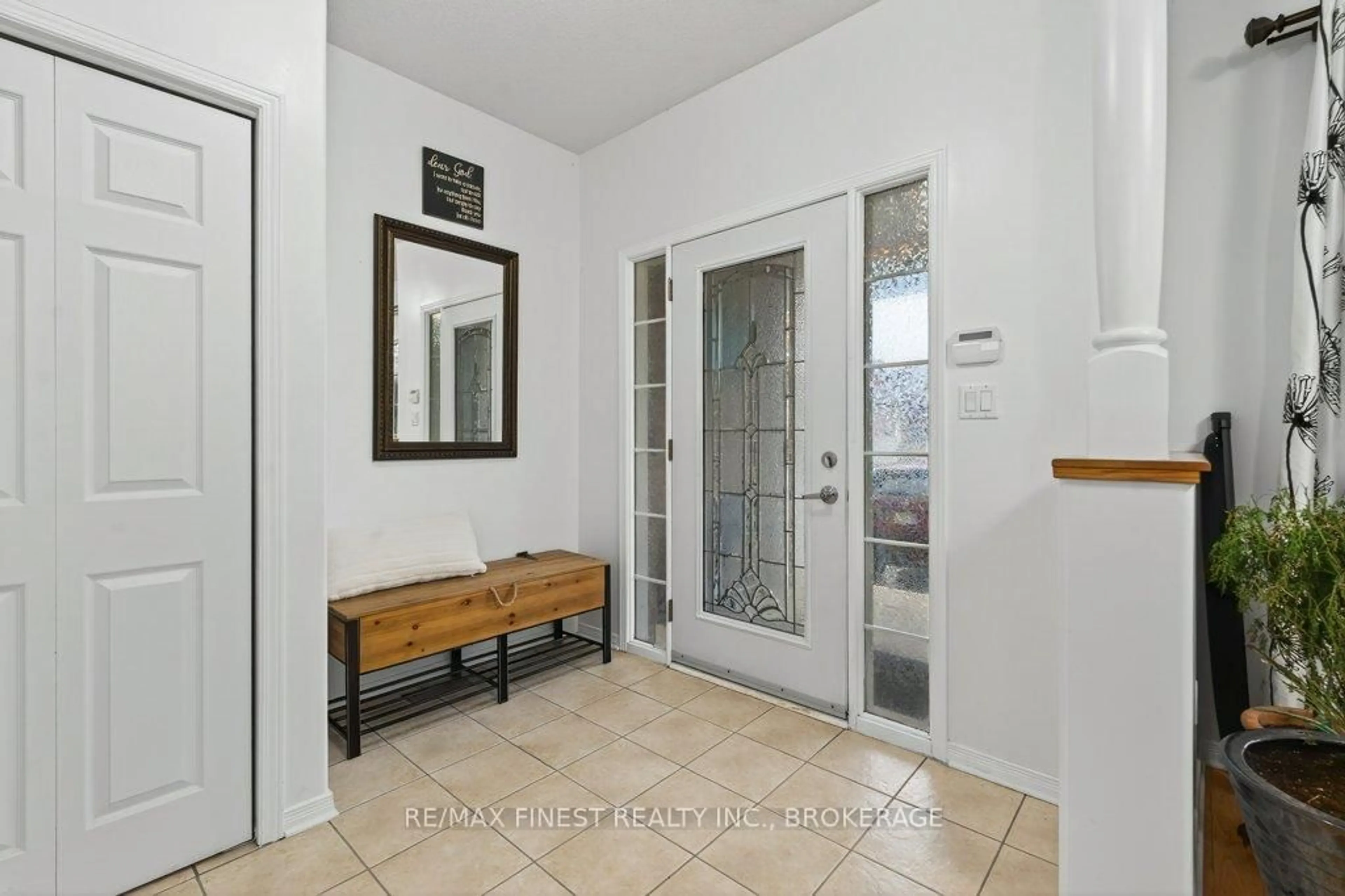 Indoor entryway for 478 Weston Cres, Kingston Ontario K7M 9E8