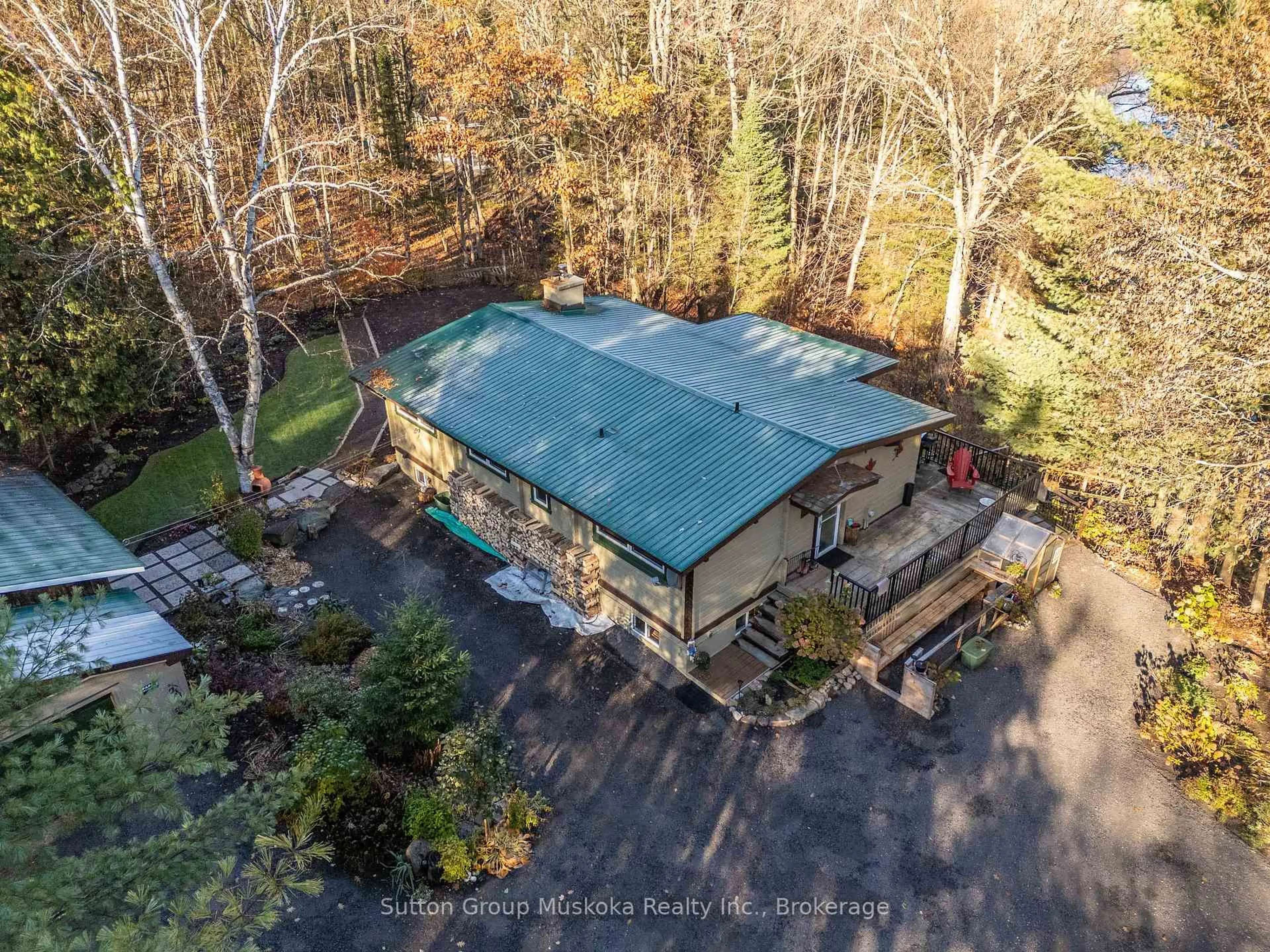 A pic from outside/outdoor area/front of a property/back of a property/a pic from drone, unknown for 236 Hoodstown Rd, Huntsville Ontario P1H 2J2