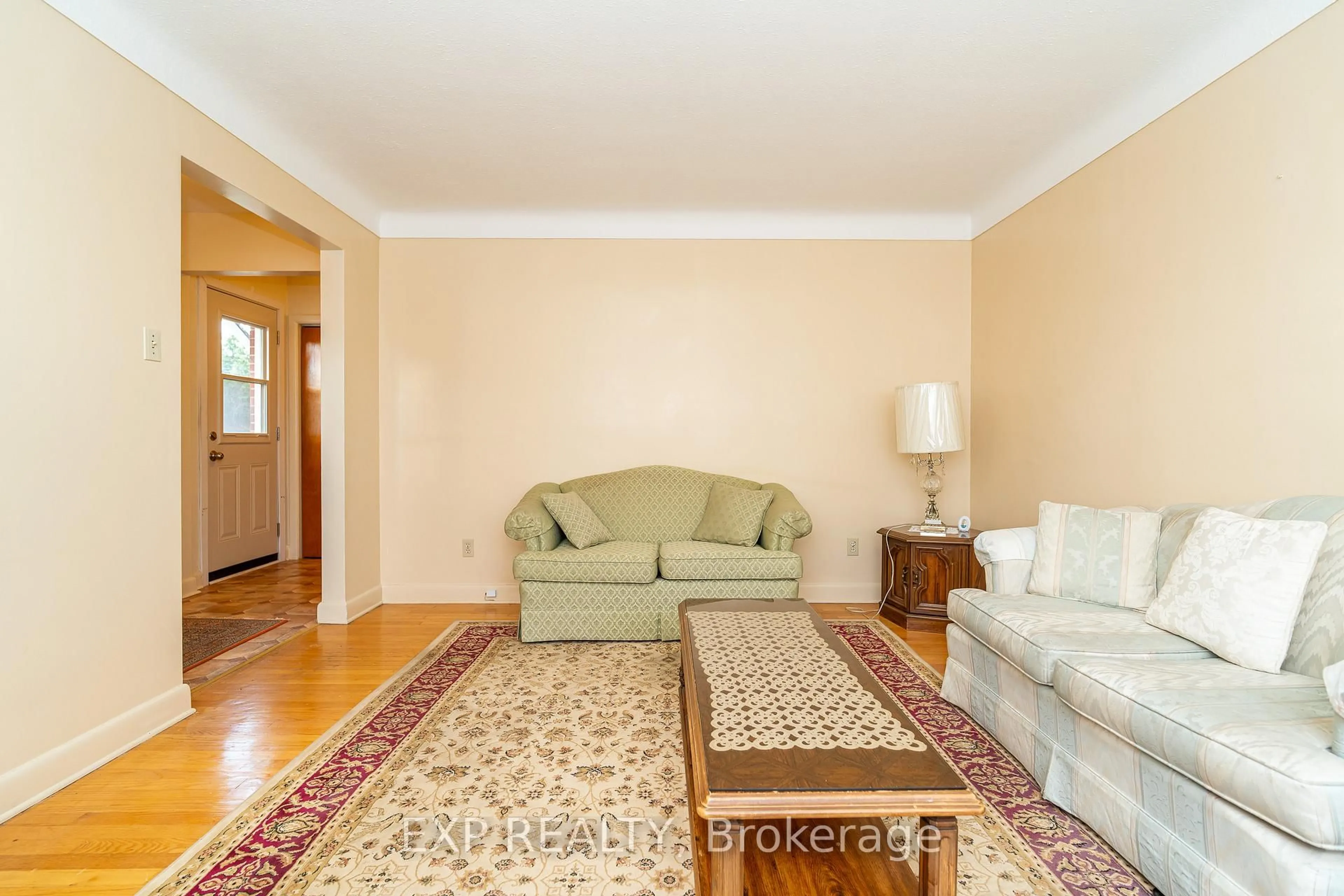 Living room with furniture, unknown for 1008 Riddell Ave, Ottawa Ontario K2C 2J5