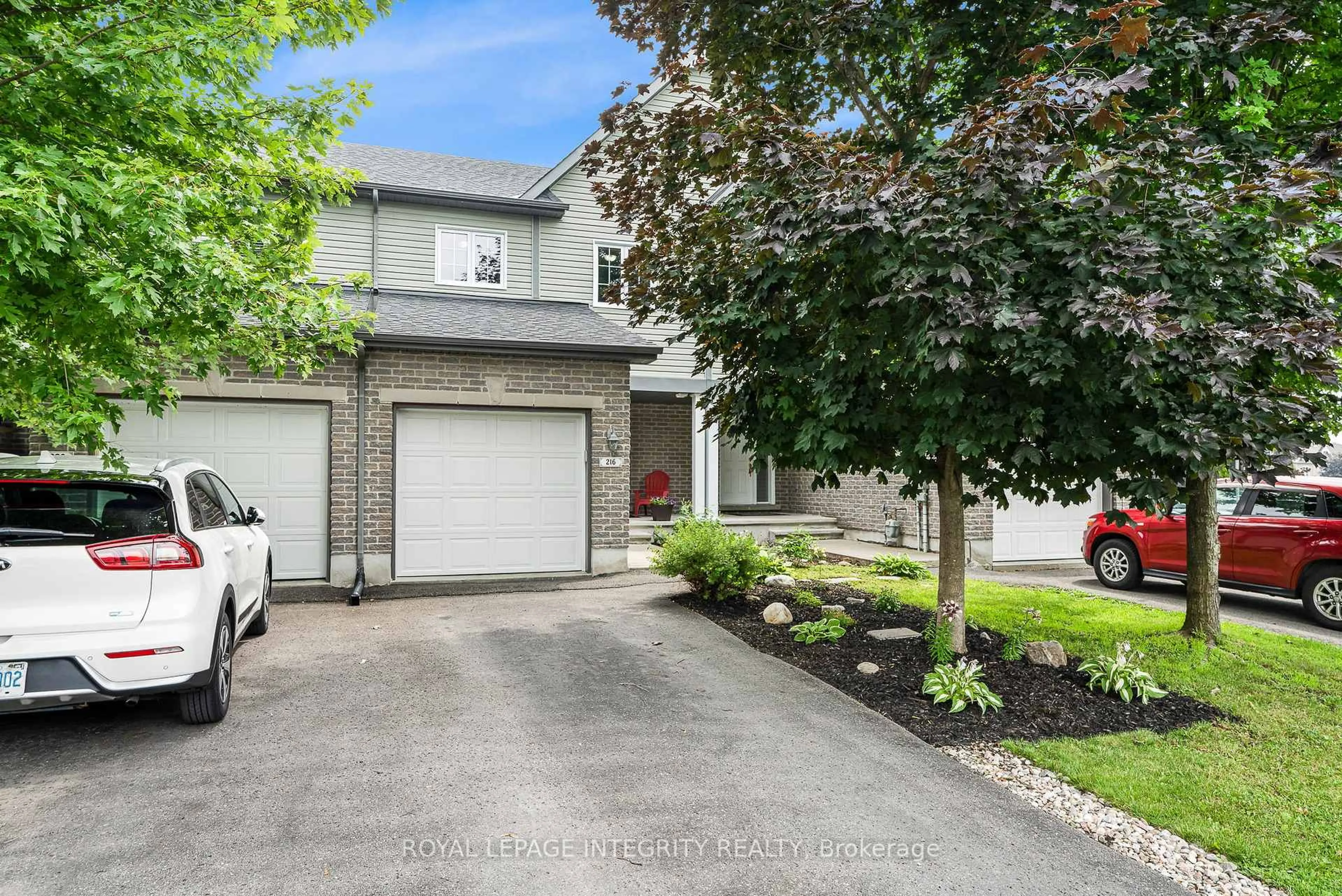 A pic from outside/outdoor area/front of a property/back of a property/a pic from drone, street for 216 Eliot St, Clarence-Rockland Ontario K4K 0E6