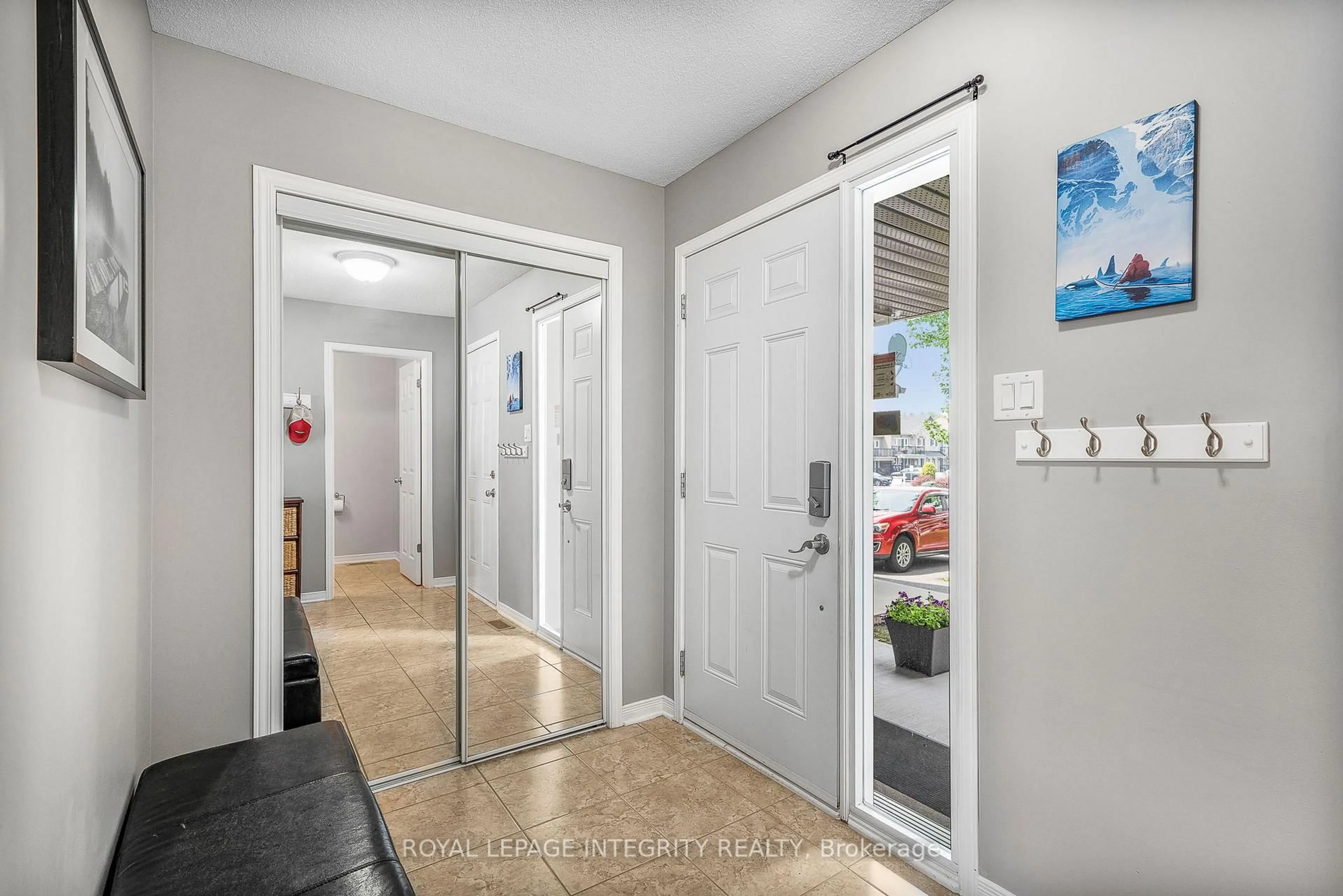 Indoor entryway for 216 Eliot St, Clarence-Rockland Ontario K4K 0E6