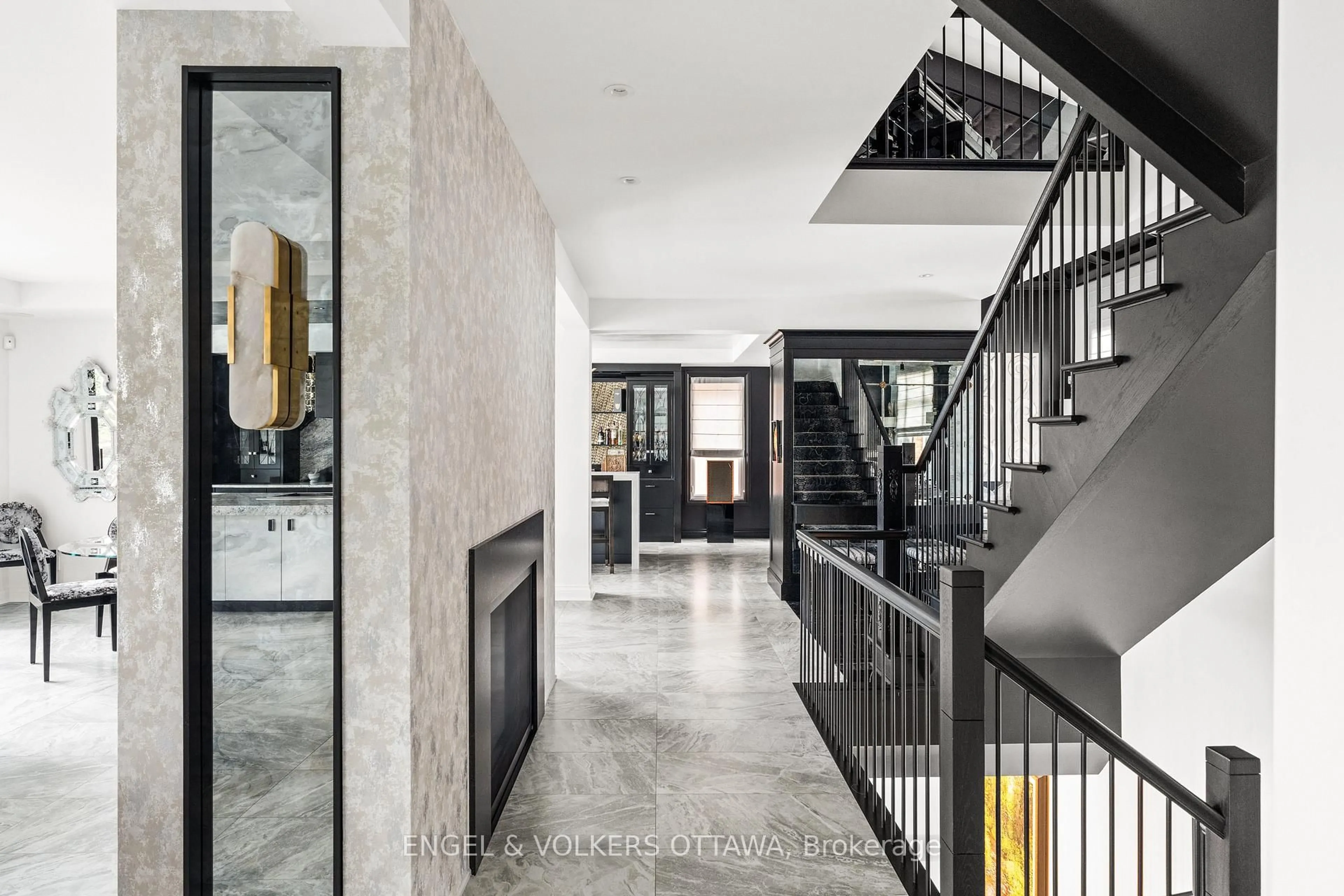 Indoor foyer for 151 Winding Way, Ottawa Ontario K2C 3H1