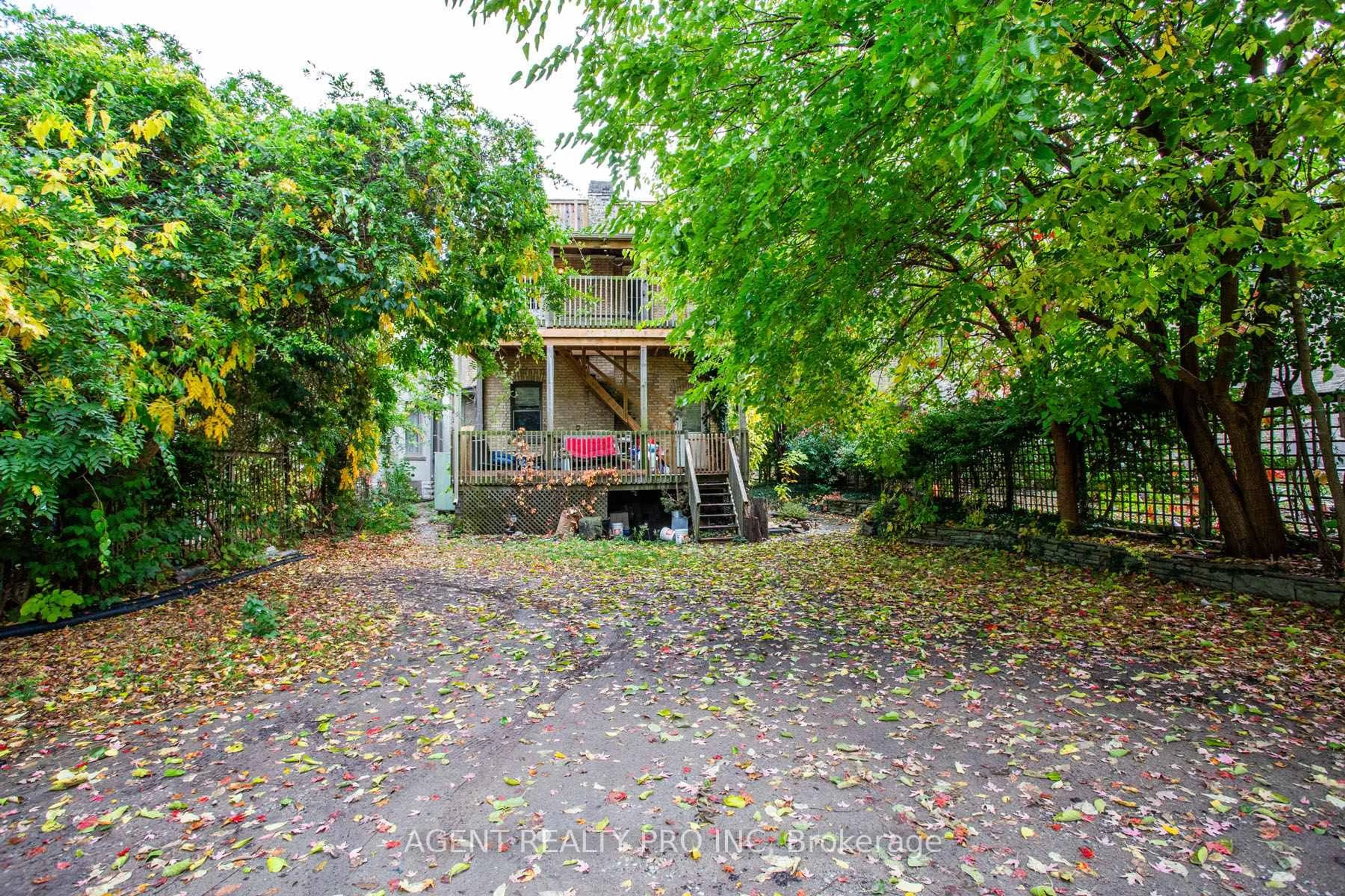 Patio, street for 302 central St, London East Ontario N6B 2C8