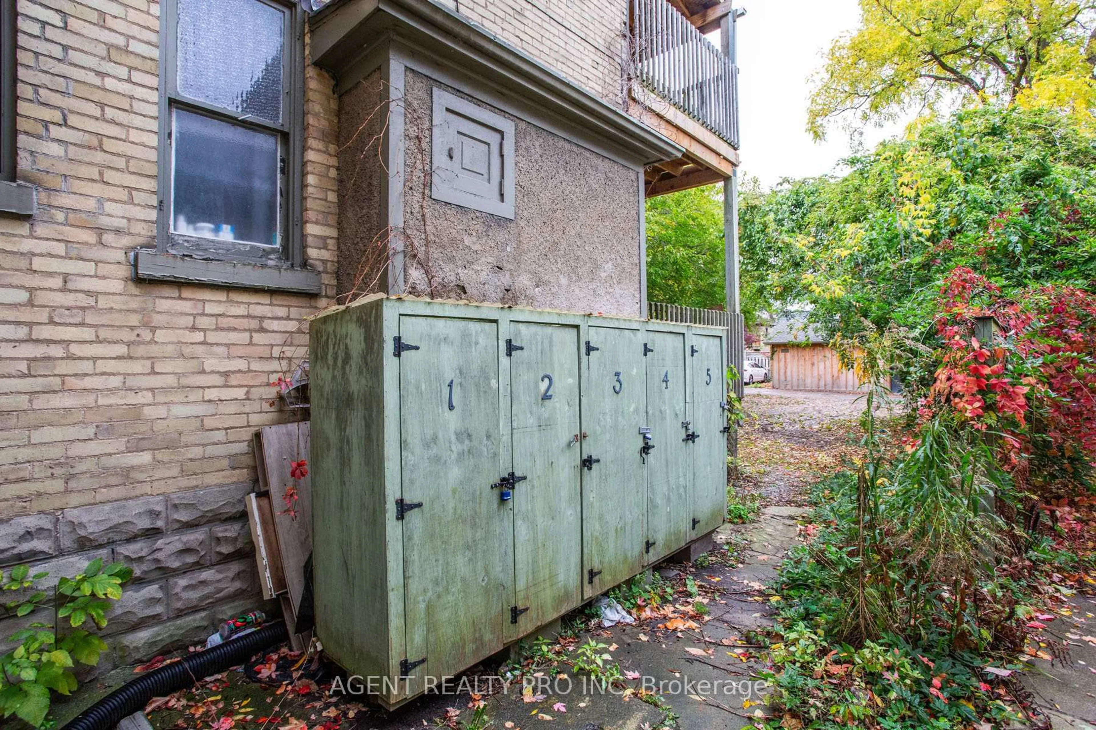 Unknown for 302 central St, London East Ontario N6B 2C8