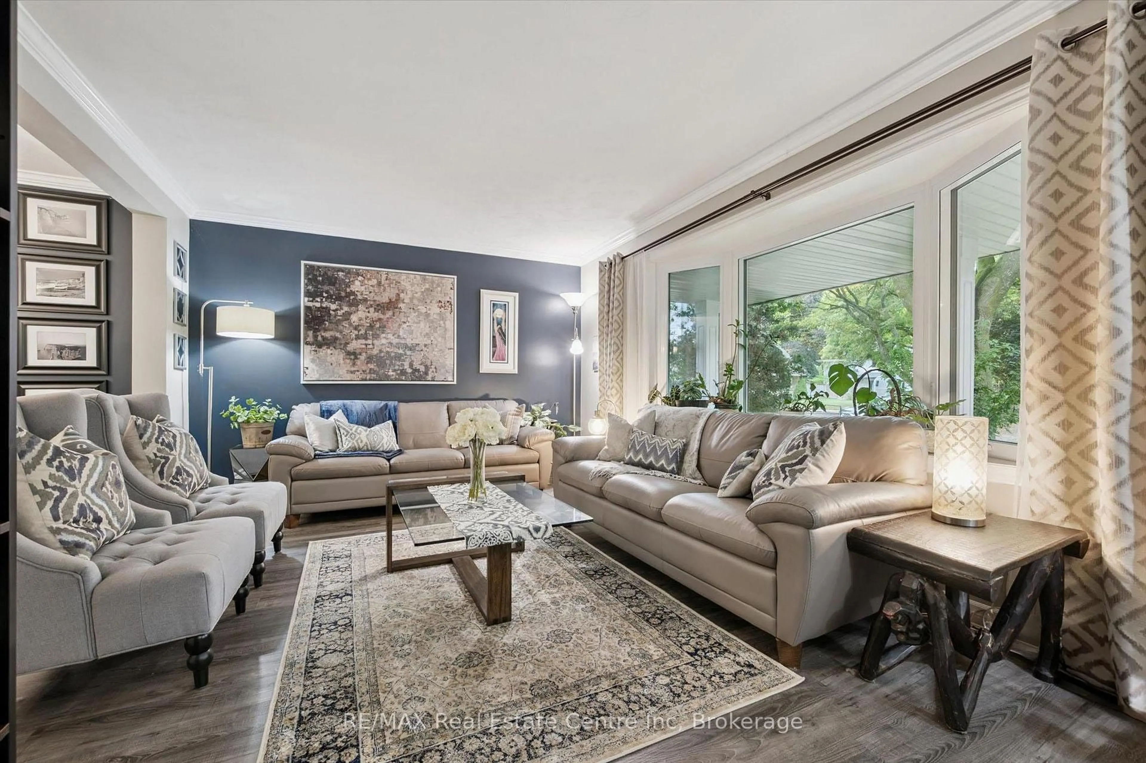 Living room with furniture, unknown for 4 Berkley Pl, Guelph Ontario N1E 1E6