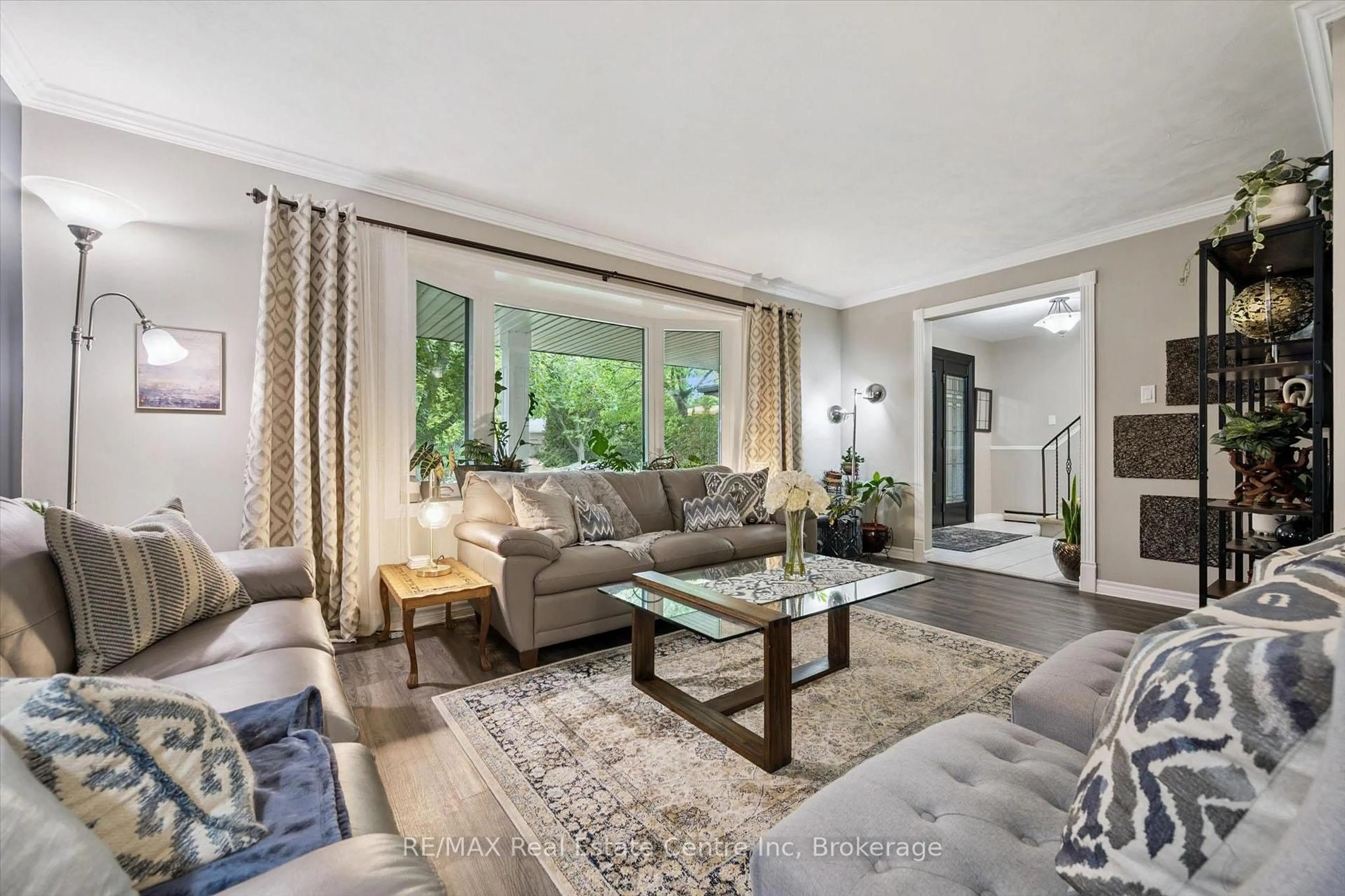 Living room with furniture, unknown for 4 Berkley Pl, Guelph Ontario N1E 1E6