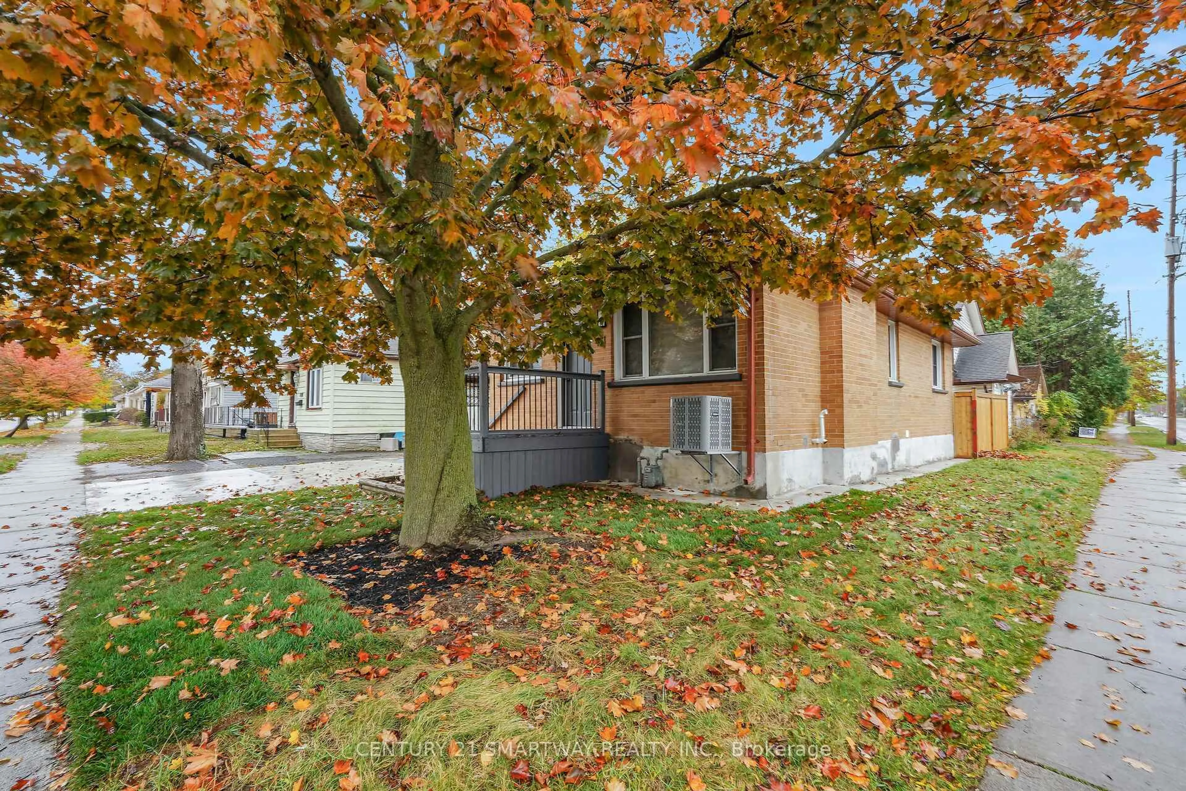 Unknown for 141 Boullee St, London East Ontario N5Y 1T8