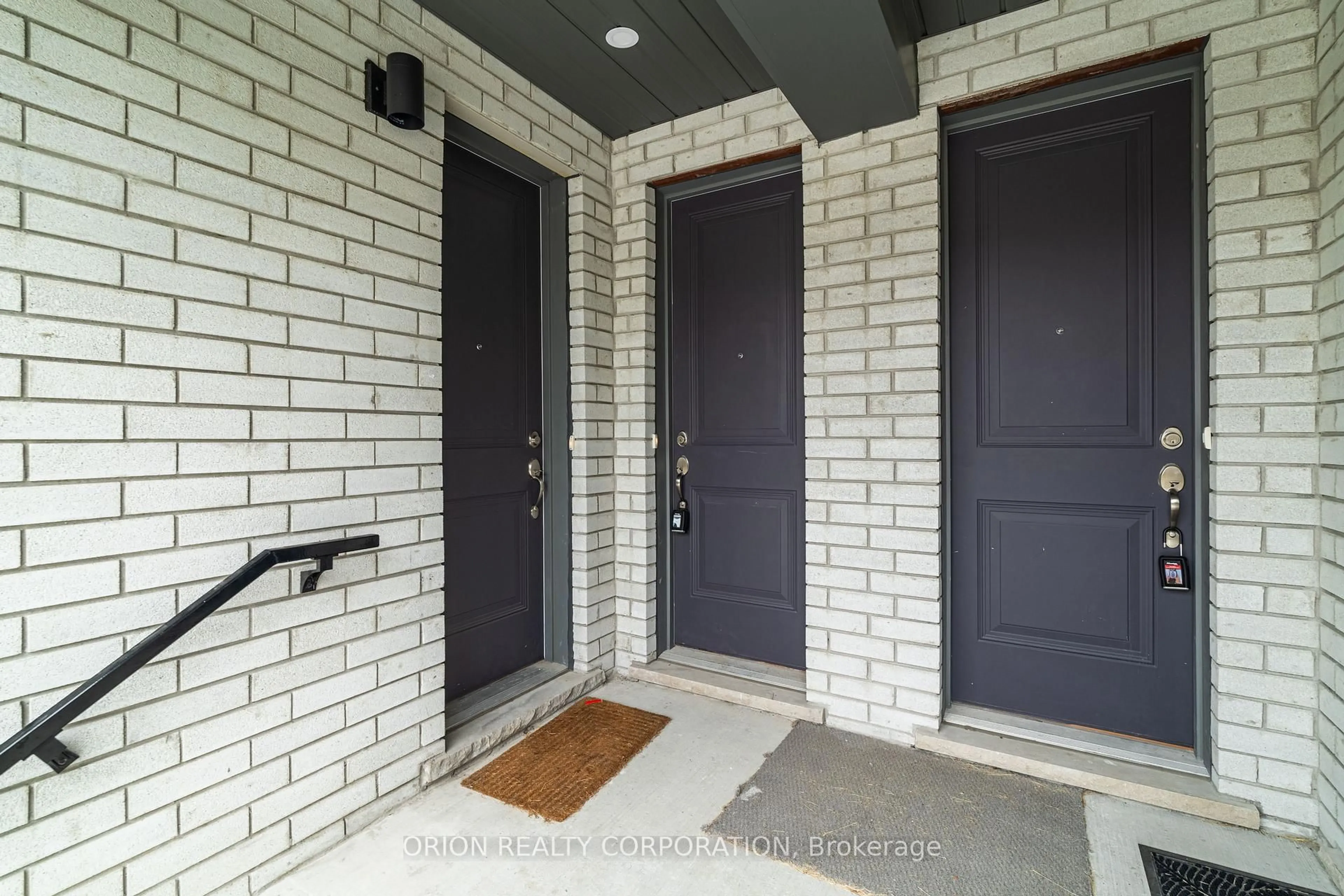 Indoor entryway for 160 Densmore Rd #1803, Cobourg Ontario K9A 0X8