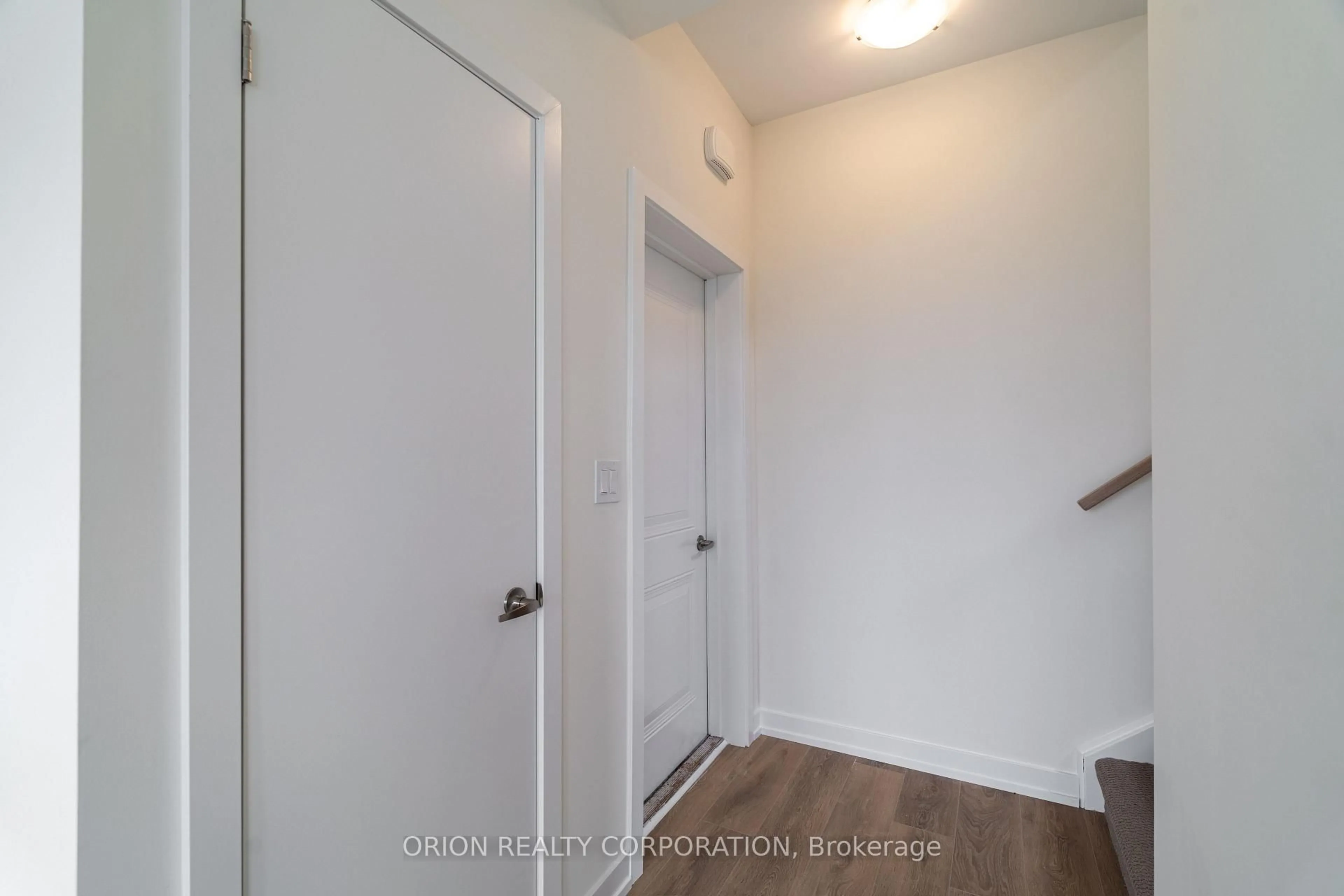 Indoor entryway for 160 Densmore Rd #1803, Cobourg Ontario K9A 0X8