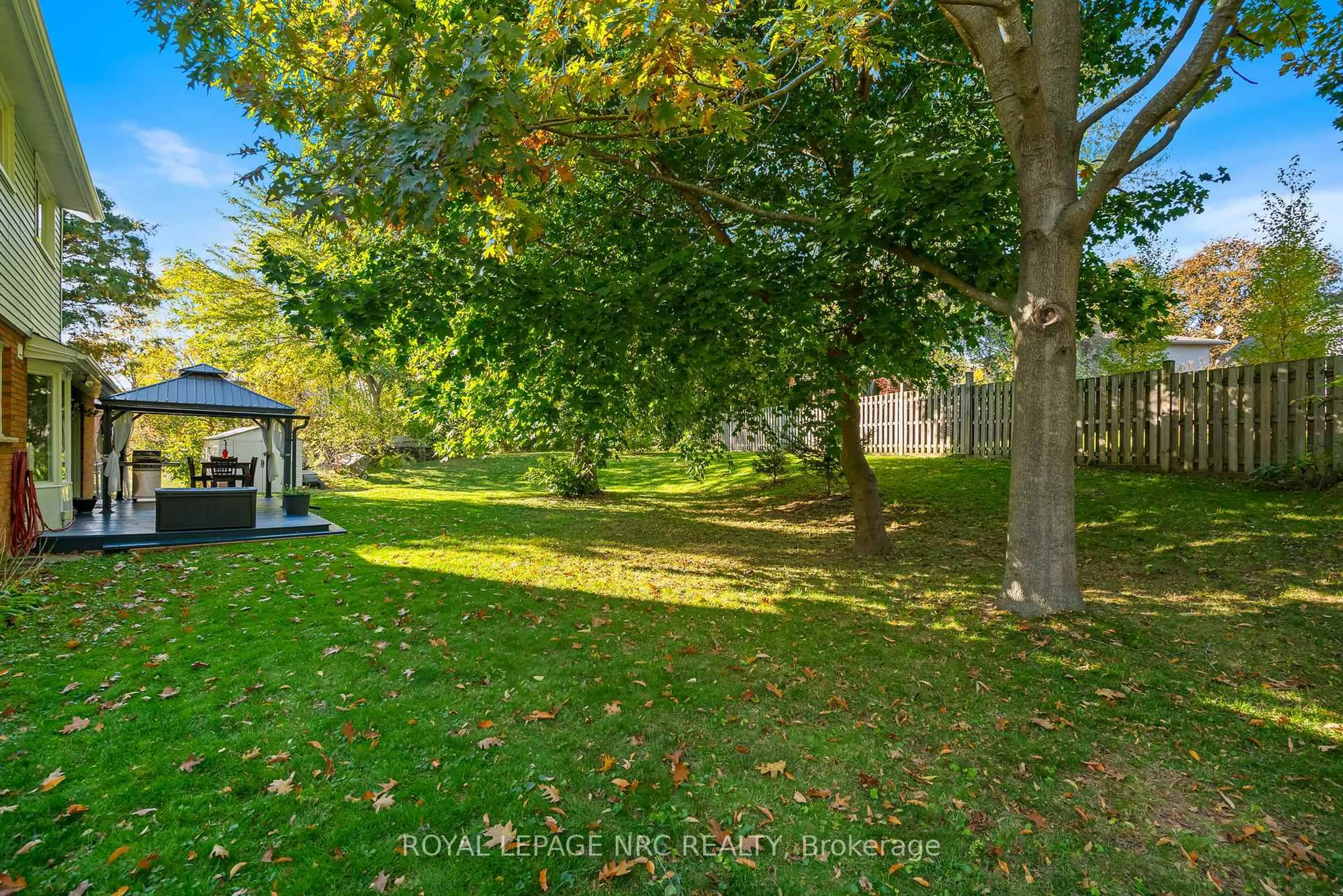 A pic from outside/outdoor area/front of a property/back of a property/a pic from drone, forest/trees view for 20 Parkhill Rd, Pelham Ontario L3C 1W3