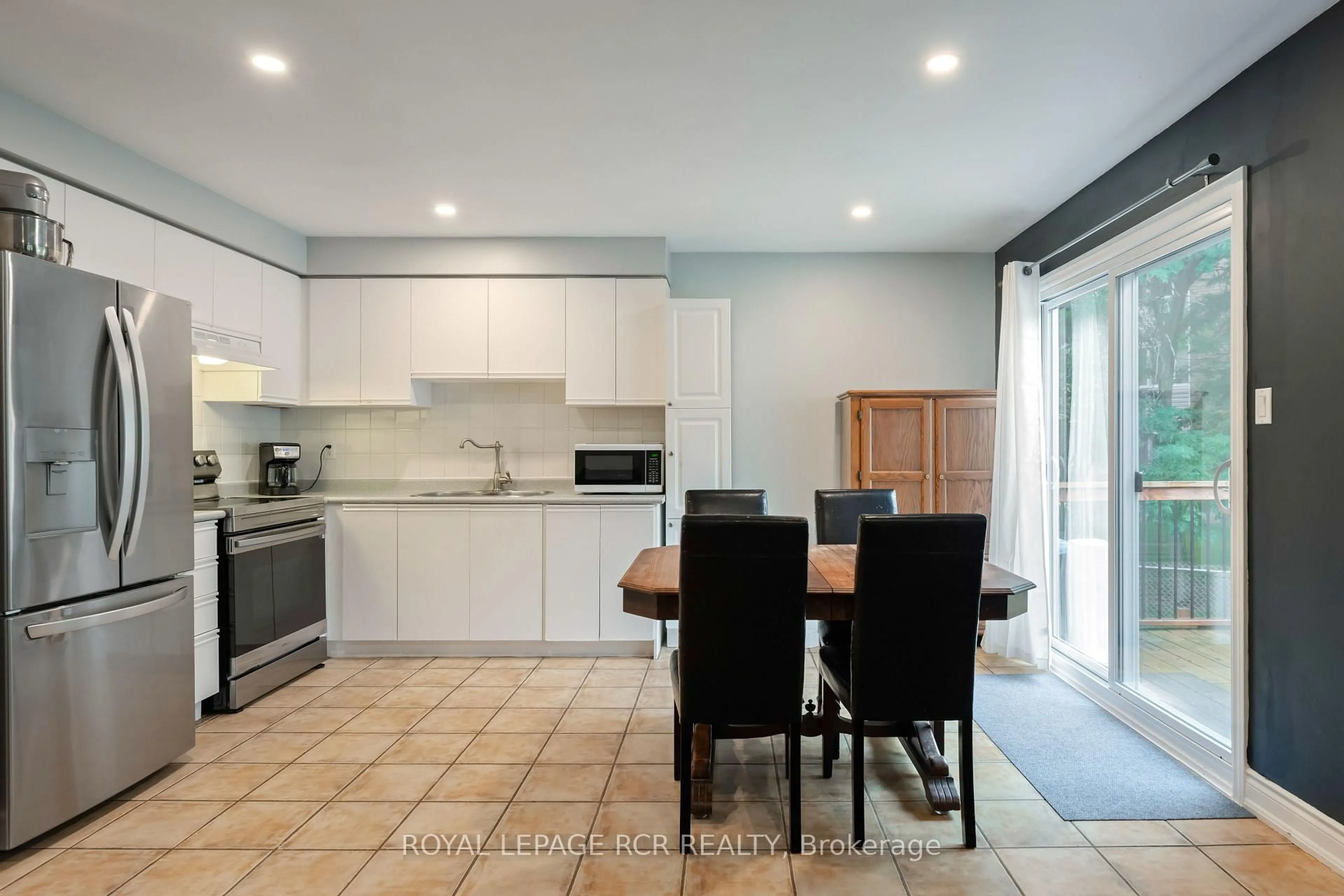 Open concept kitchen, ceramic/tile floor for 310 Shelburne Pl, Shelburne Ontario L9V 3A9
