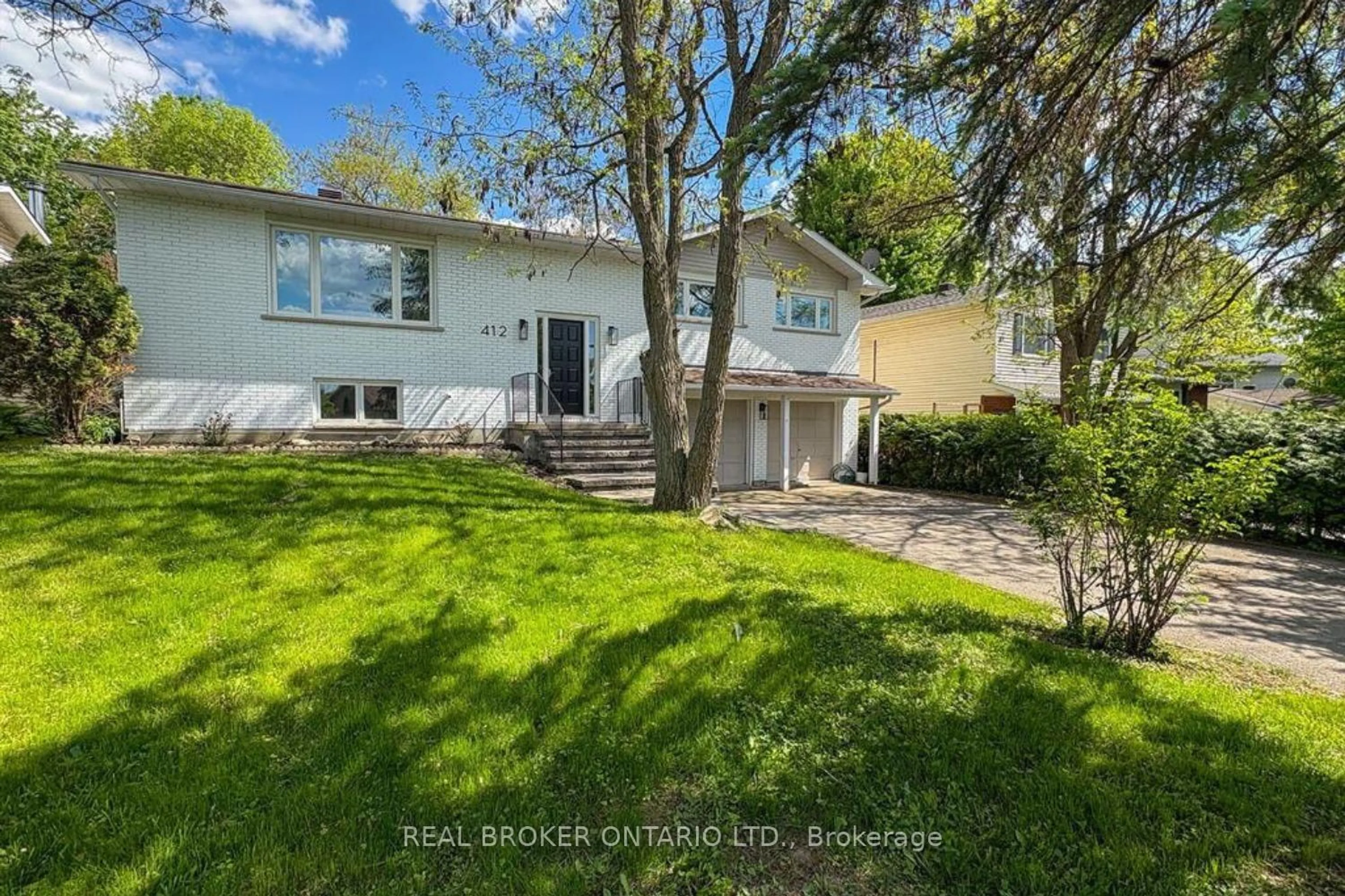 A pic from outside/outdoor area/front of a property/back of a property/a pic from drone, street for 412 Main St St, Merrickville-Wolford Ontario K0G 1N0