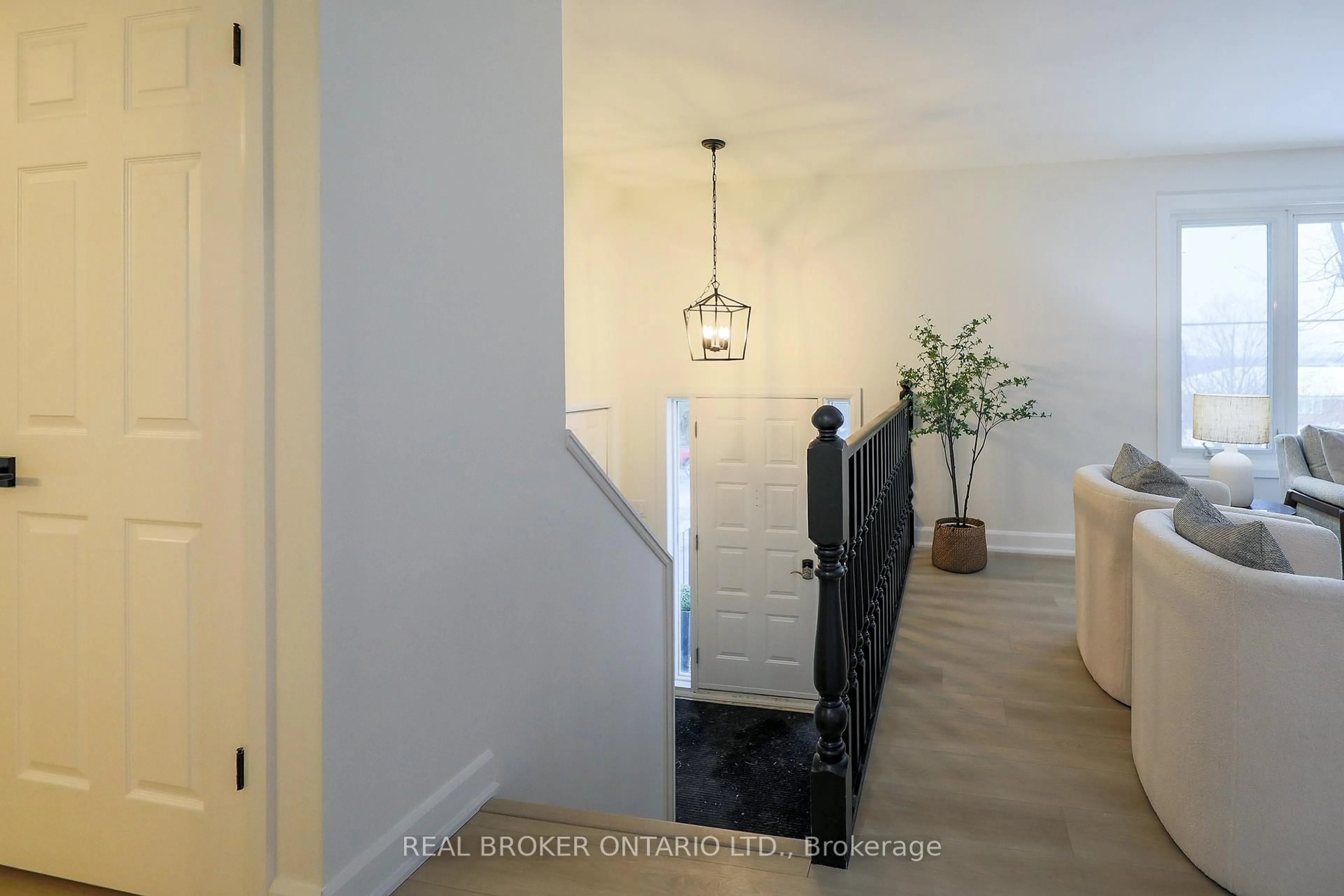 Indoor entryway for 412 Main St St, Merrickville-Wolford Ontario K0G 1N0