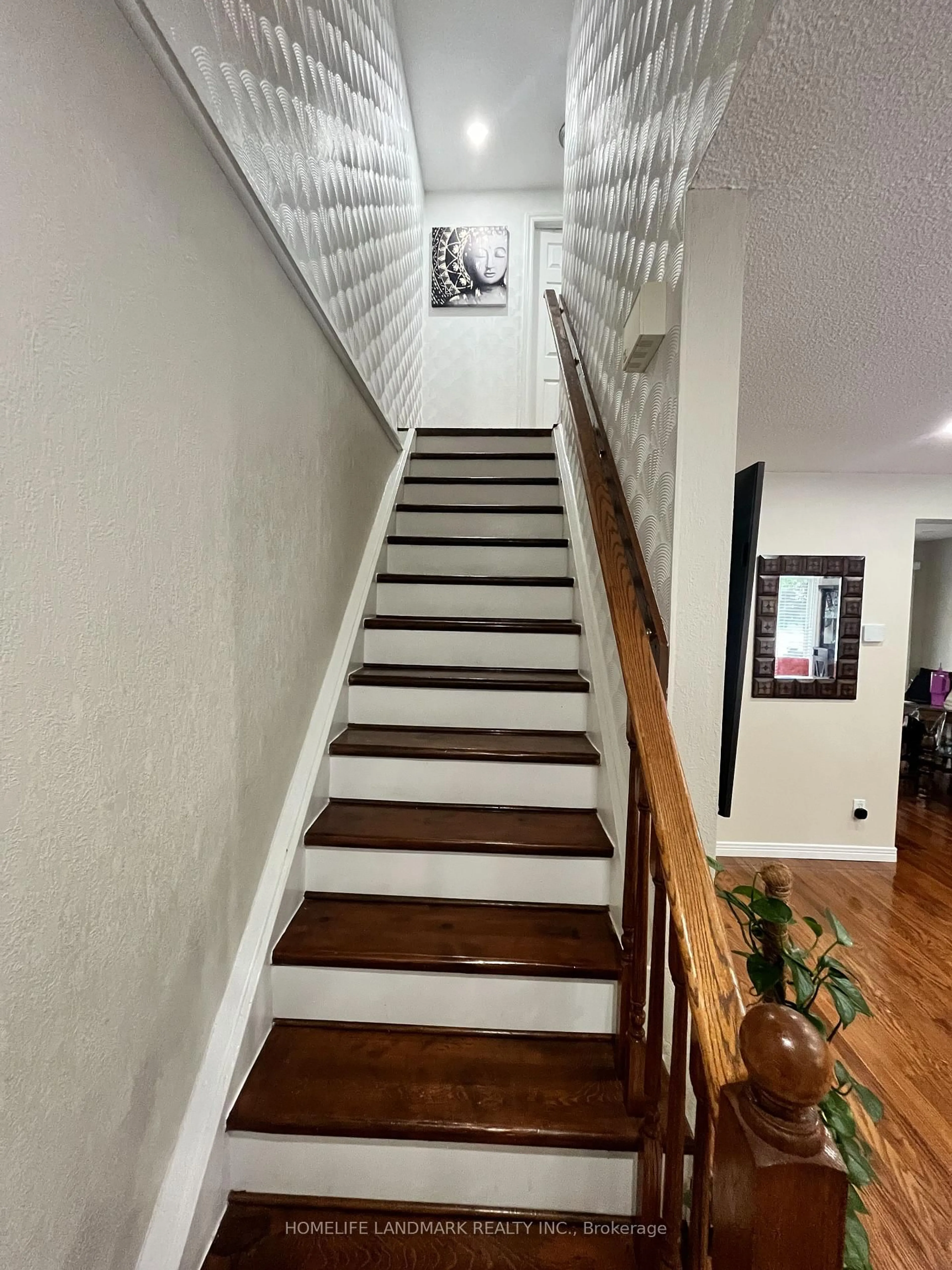 Stairs for 39 Elma St, St. Catharines Ontario L2N 6Z2