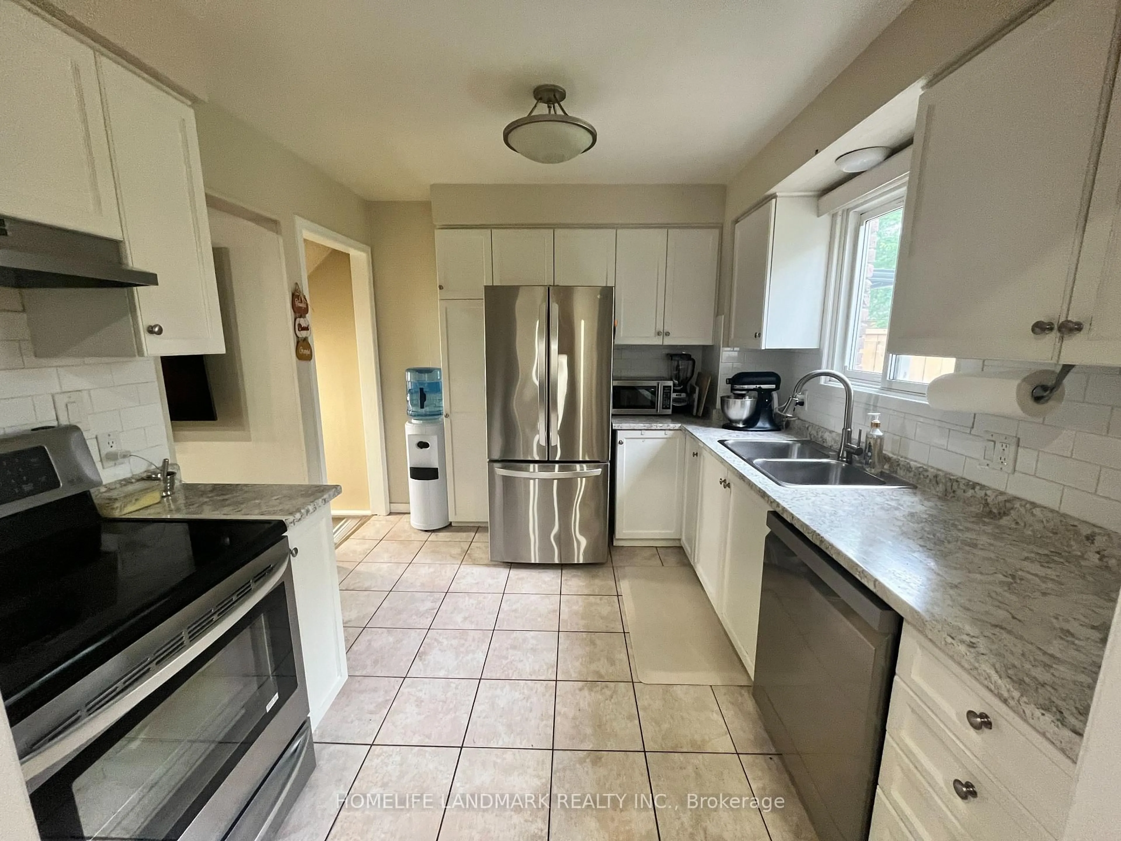 Standard kitchen, unknown for 39 Elma St, St. Catharines Ontario L2N 6Z2