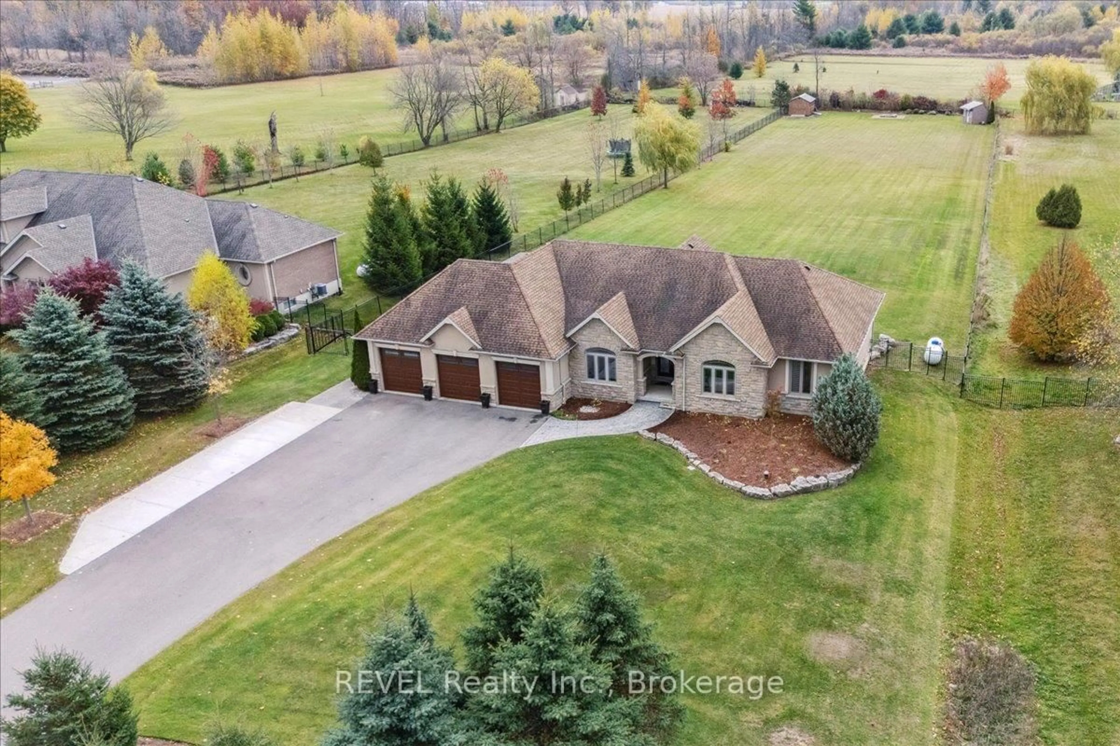 A pic from outside/outdoor area/front of a property/back of a property/a pic from drone, unknown for 1330 Concession 6 Rd, Hamilton Ontario L8B 1N1