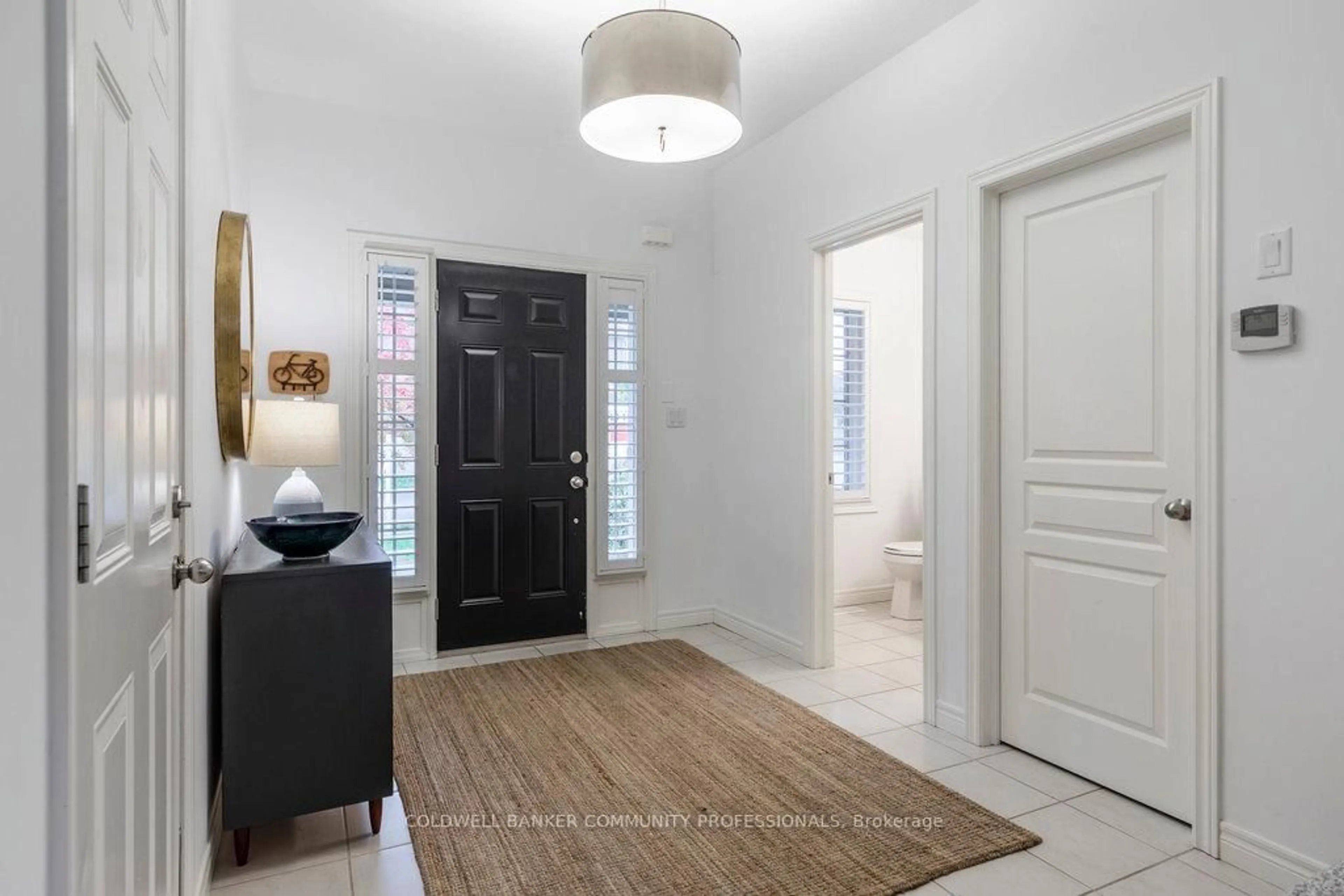 Indoor entryway for 142 Painter Terr, Hamilton Ontario L8B 0V9