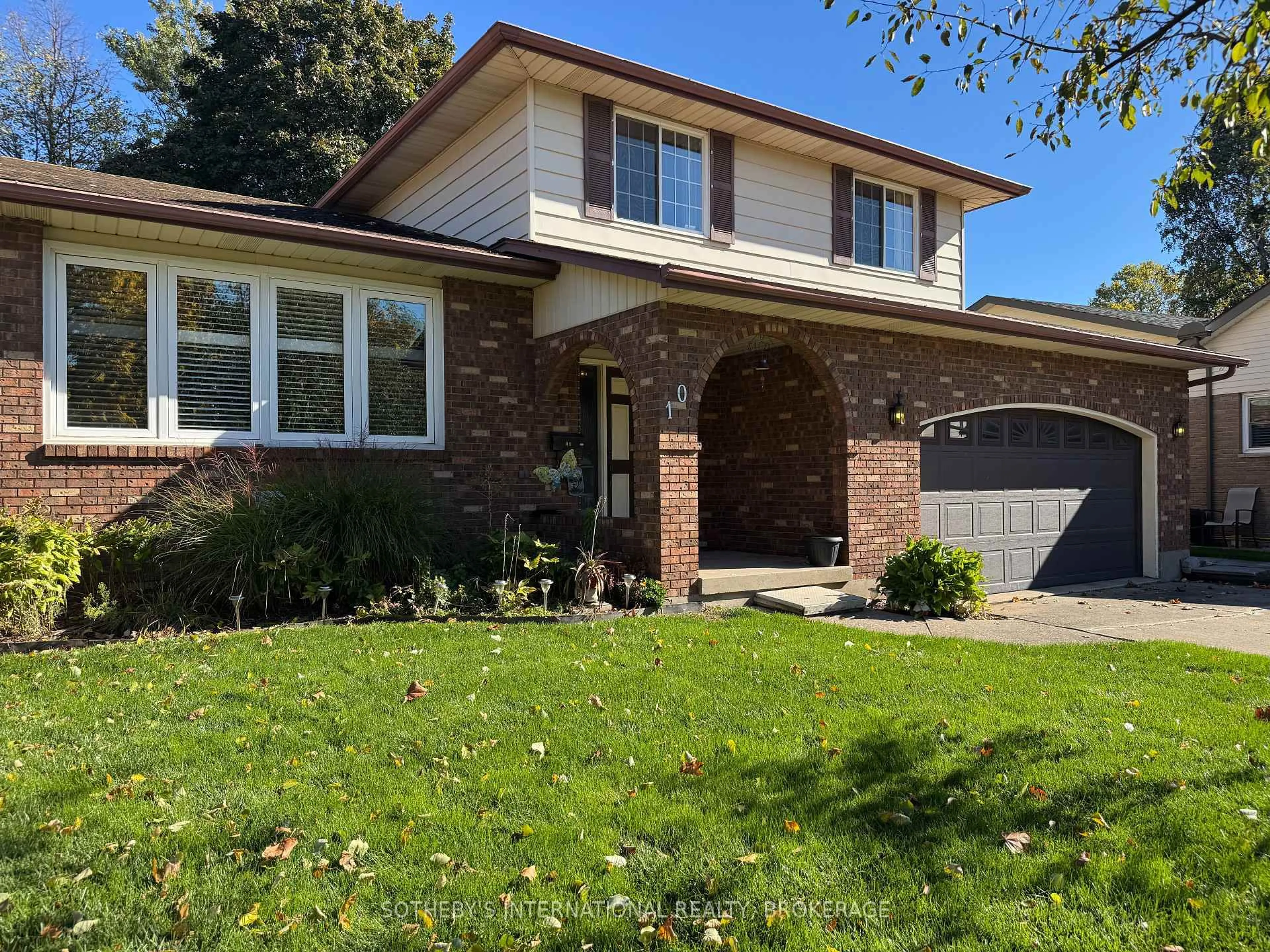 Home with brick exterior material, street for 10 Bullocks Corners, St. Catharines Ontario L2M 6W8