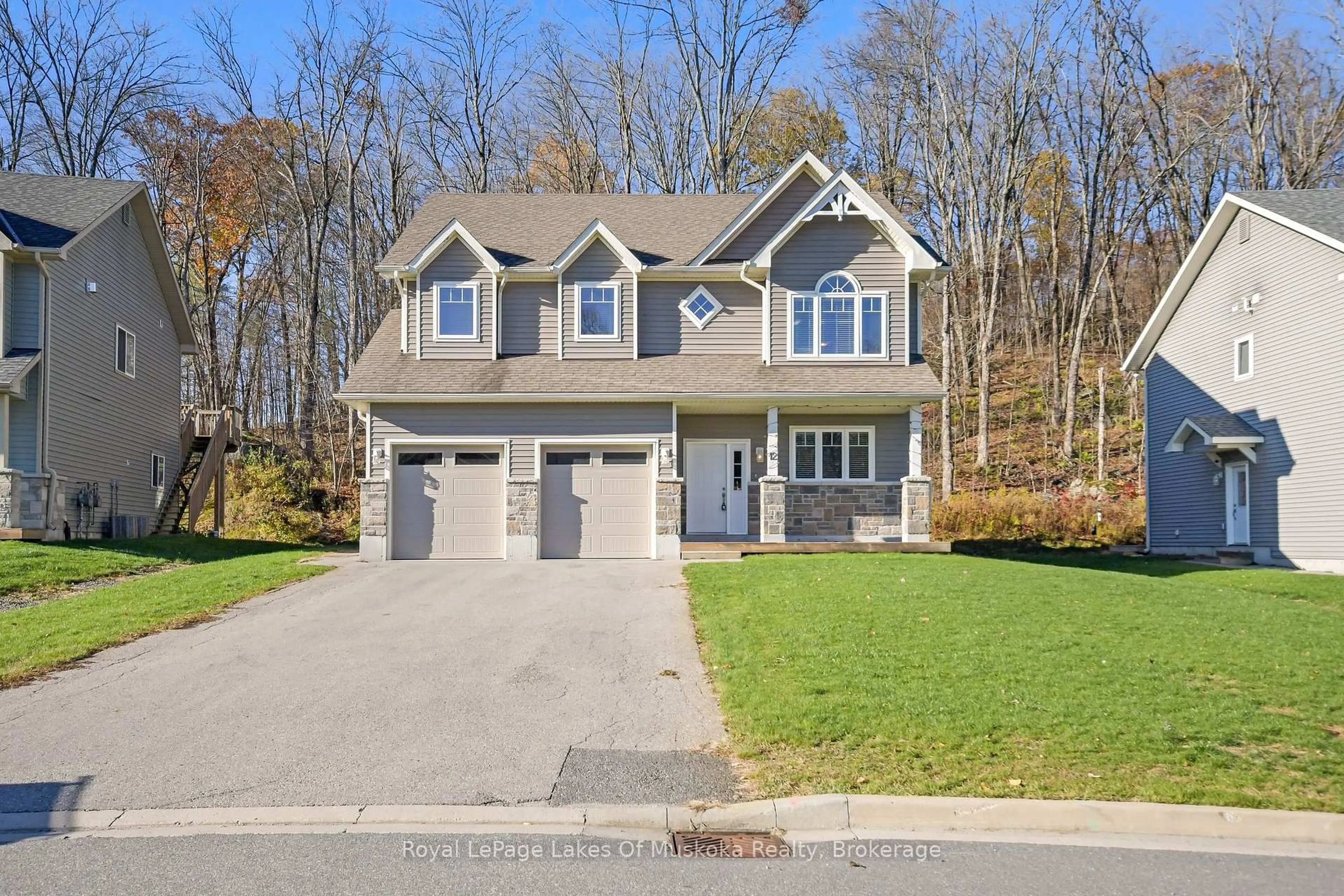 Home with vinyl exterior material, street for 12 MacArthur Dr, Bracebridge Ontario P1L 0A8