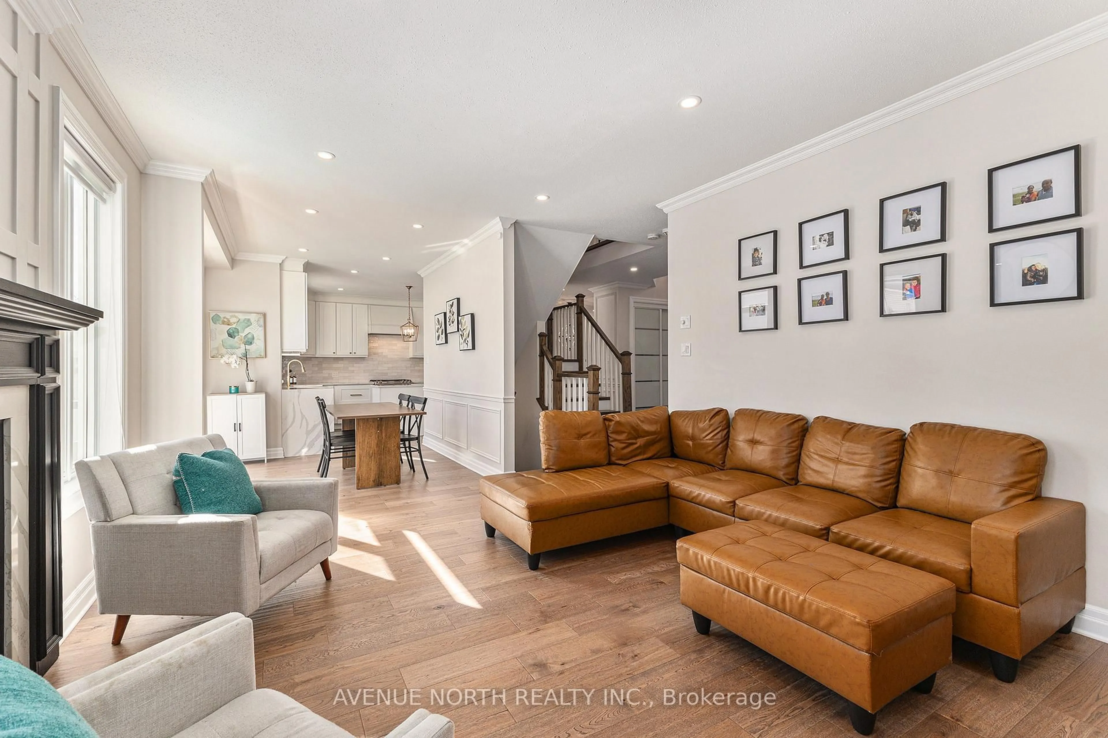 Living room with furniture, unknown for 31 Bearman St, Ottawa Ontario K2G 7B4