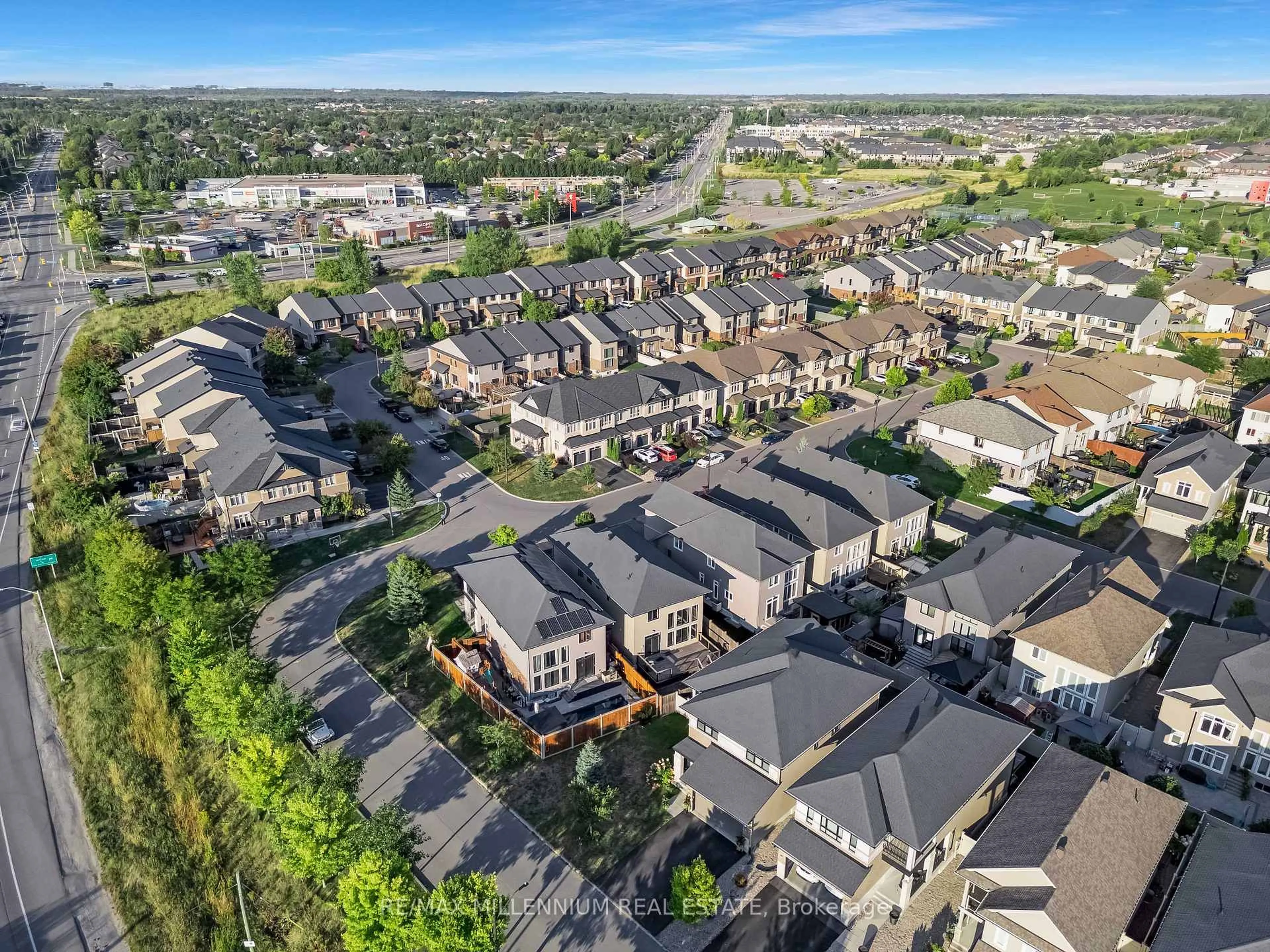 A pic from outside/outdoor area/front of a property/back of a property/a pic from drone, unknown for 327 BALLINVILLE Circ, Ottawa Ontario K4M 0E2